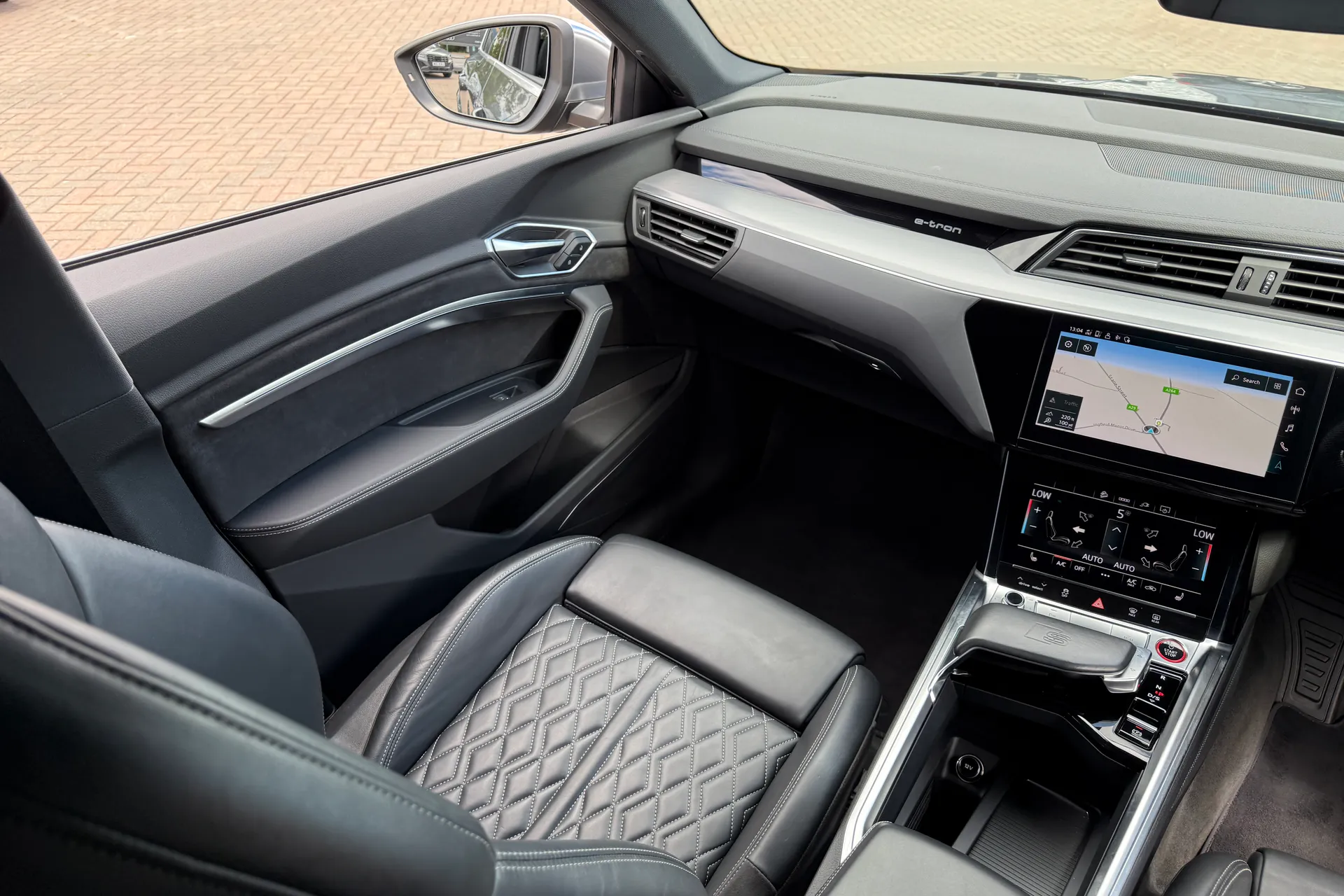 Audi e-tron thumbnail image number 44
