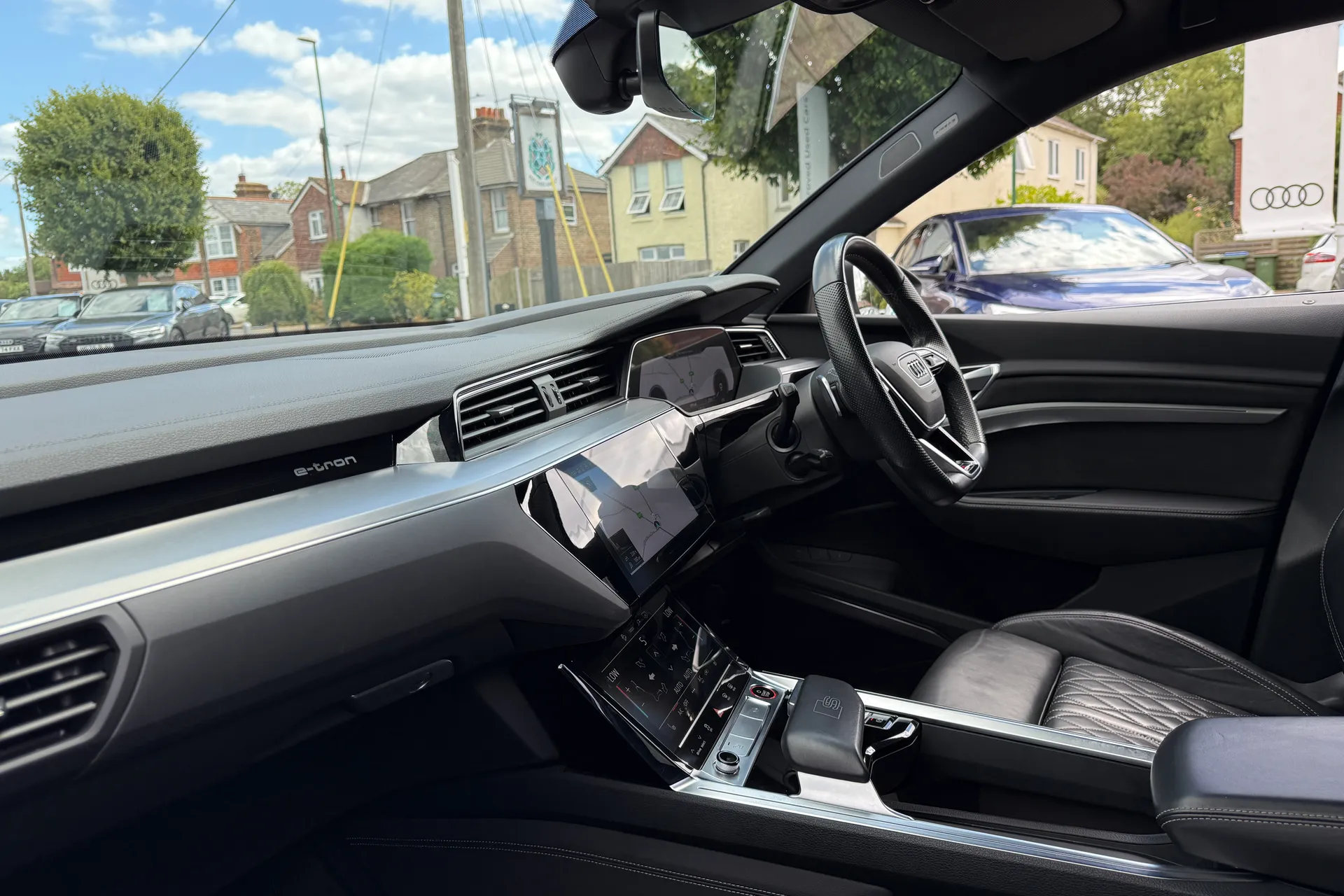 Audi e-tron thumbnail image number 34