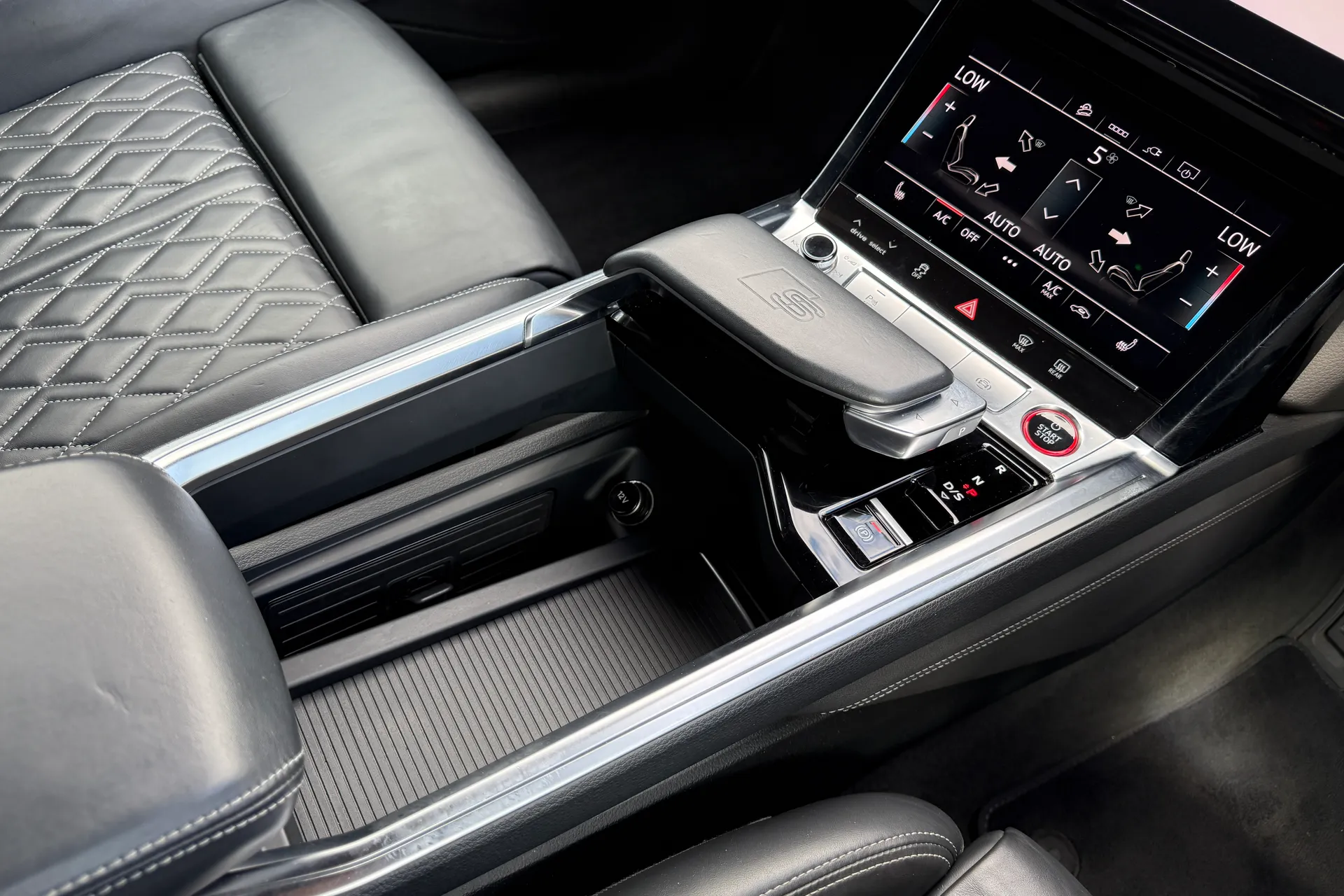 Audi e-tron thumbnail image number 45