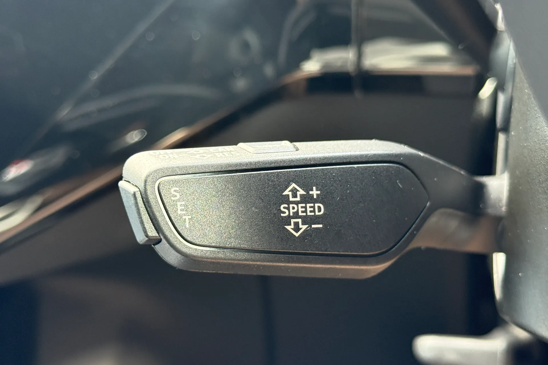 Audi e-tron thumbnail image number 22