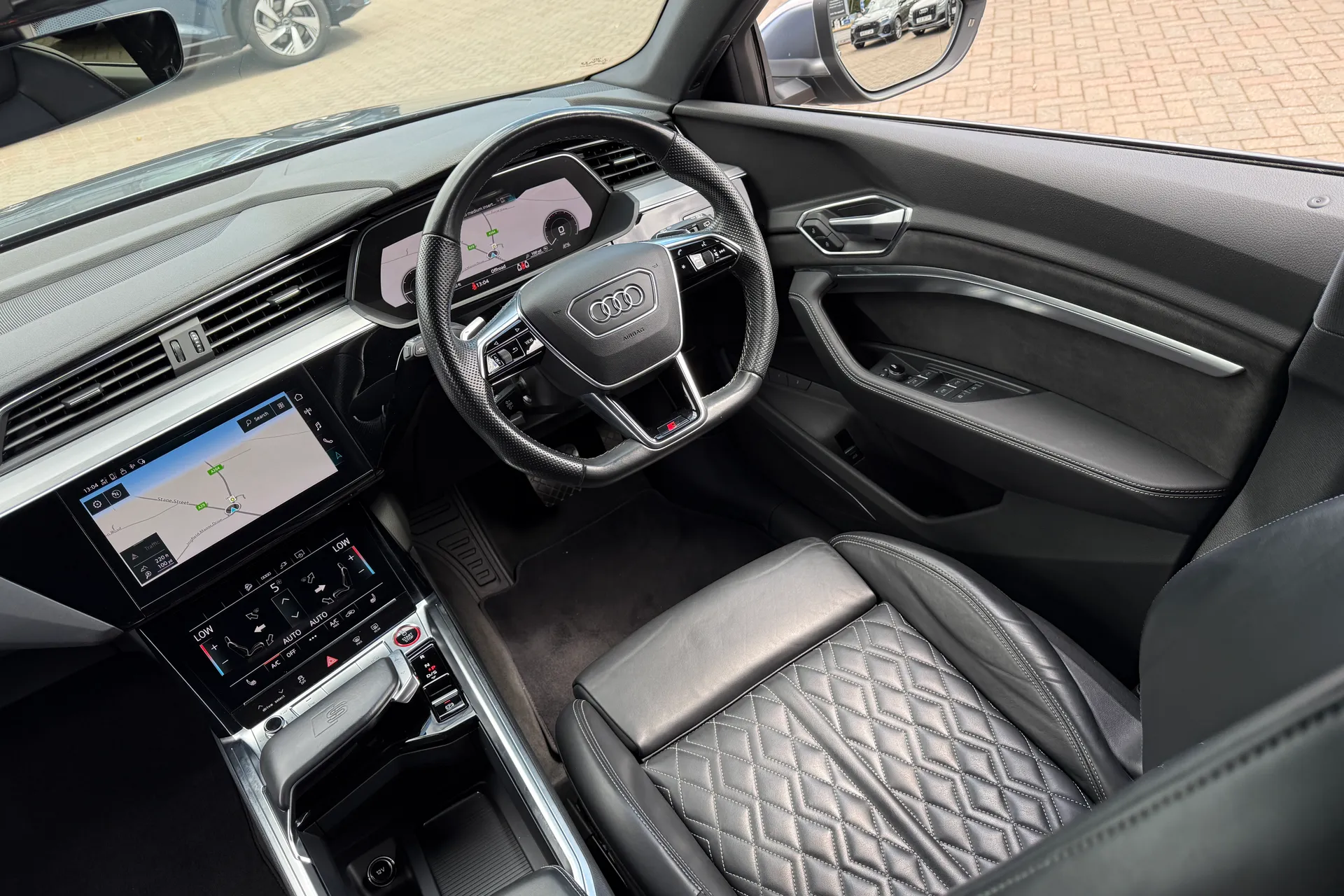 Audi e-tron thumbnail image number 46