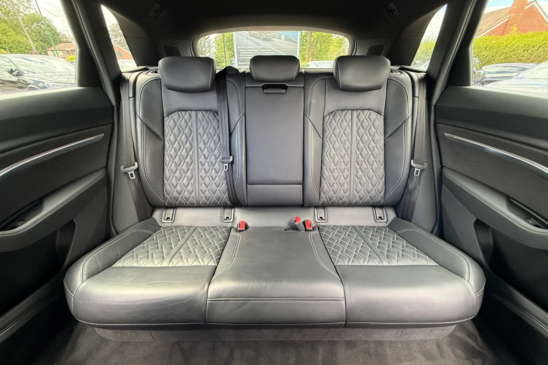 Audi e-tron thumbnail image number 43