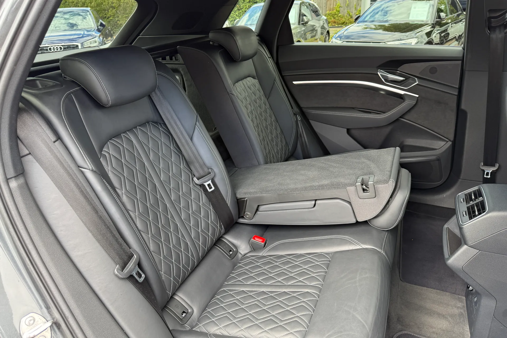 Audi e-tron thumbnail image number 51