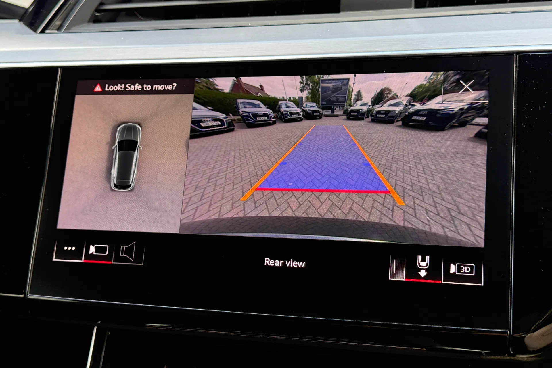 Audi e-tron thumbnail image number 4