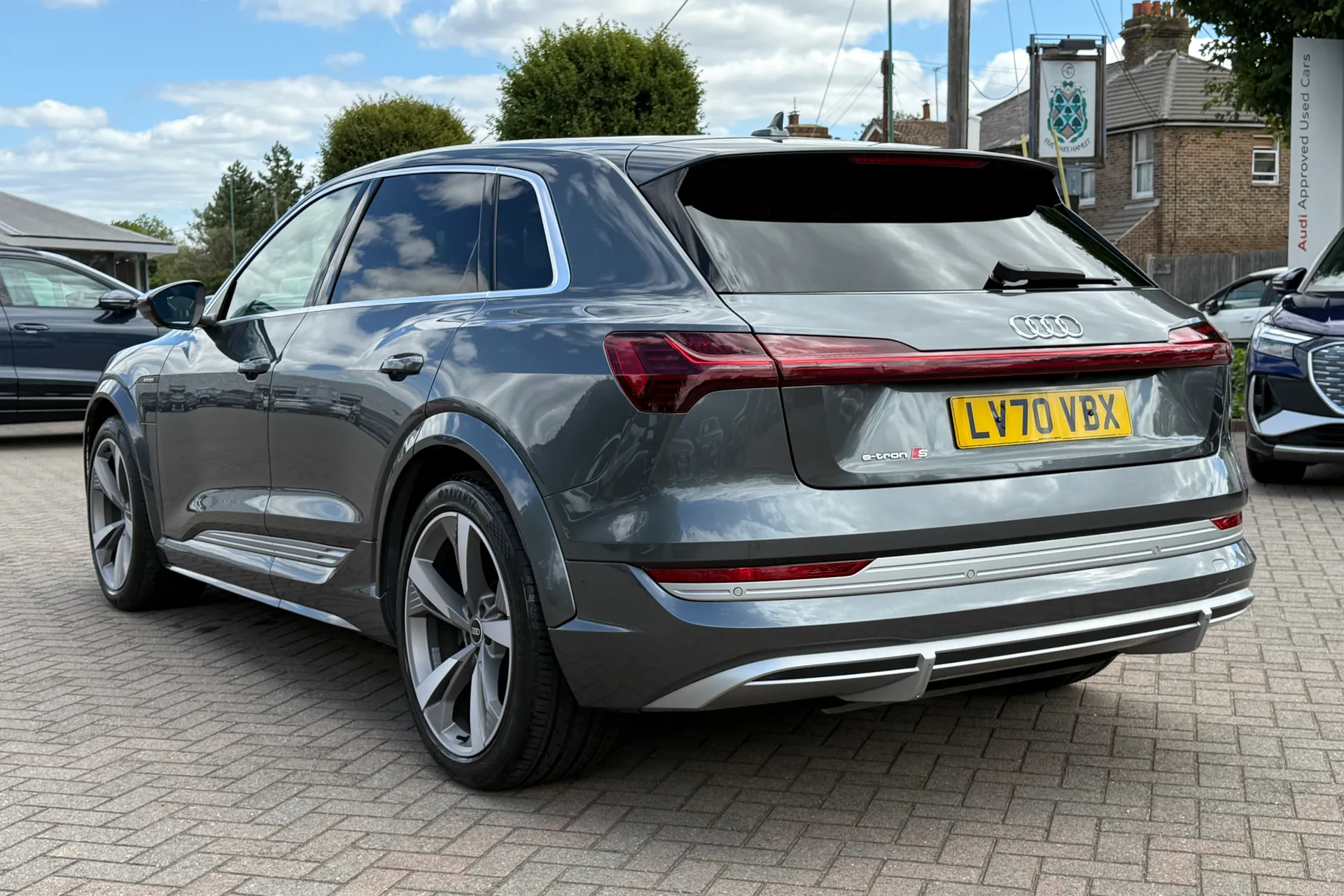 Audi e-tron thumbnail image number 39