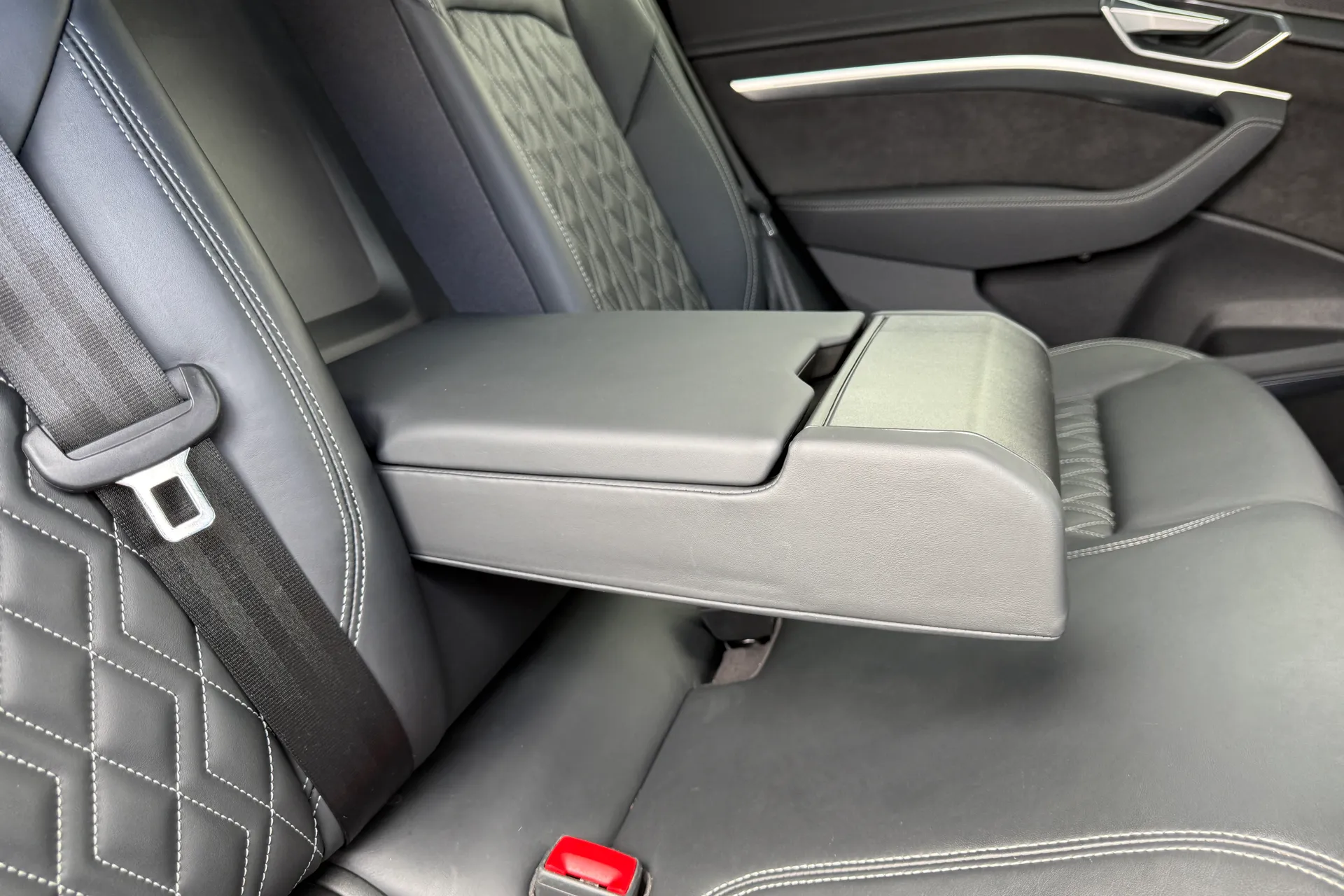 Audi e-tron thumbnail image number 50