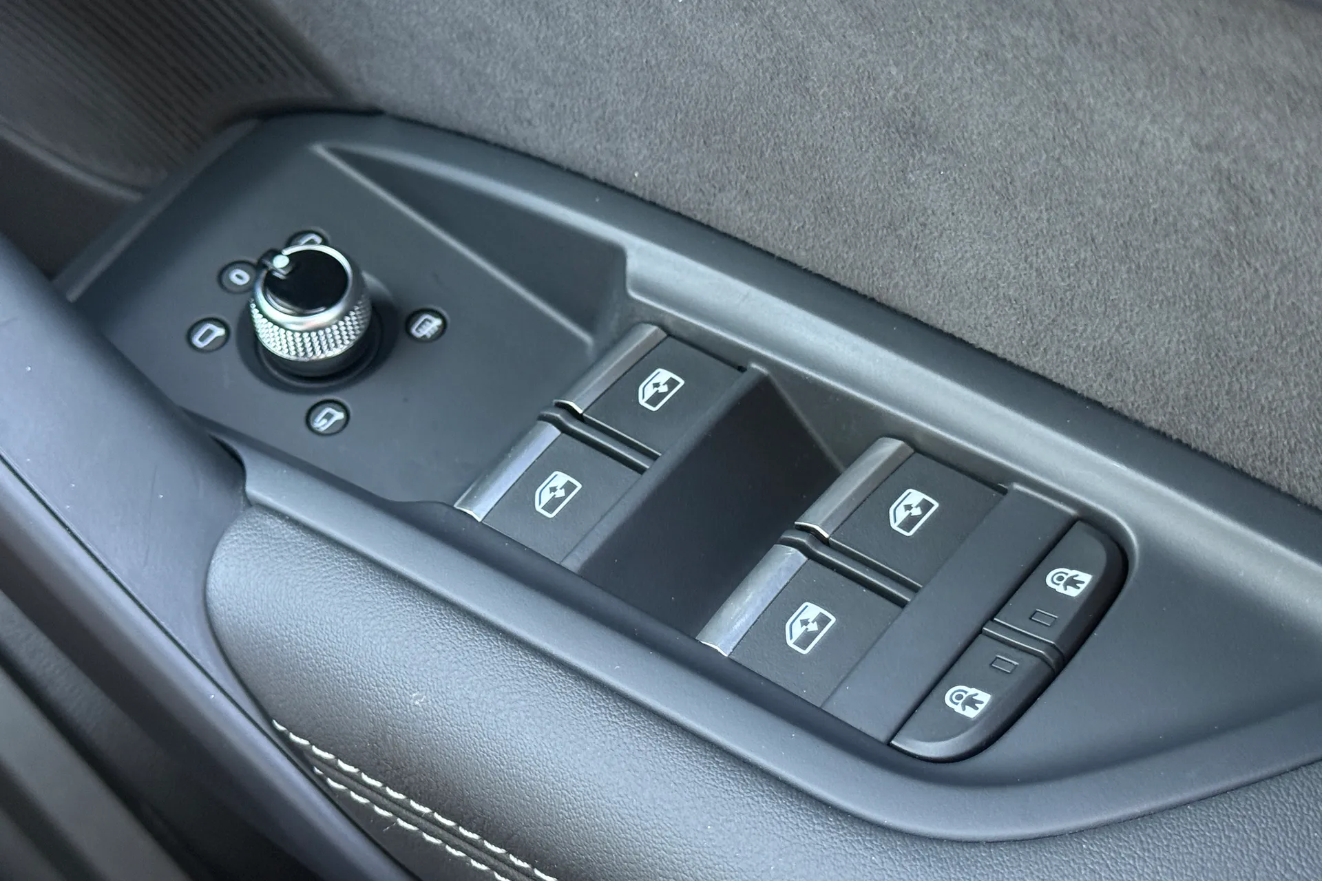 Audi Q5 thumbnail image number 25