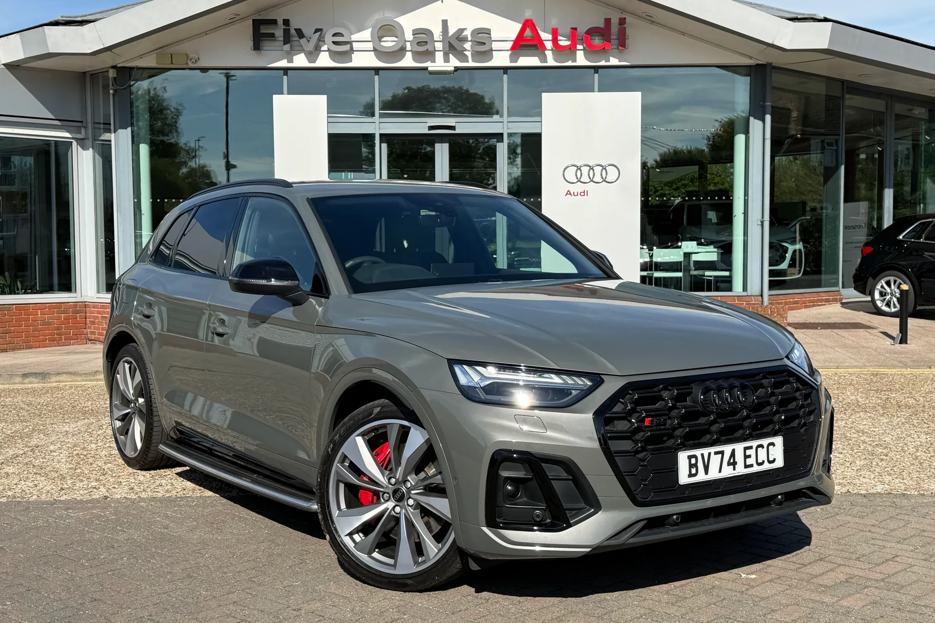 Audi Q5 focused image