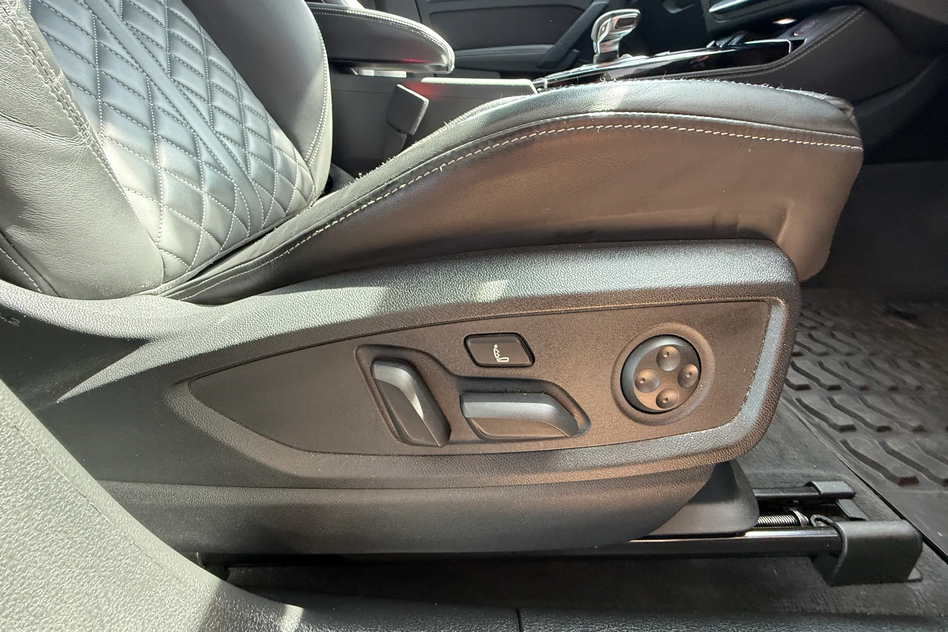 Audi Q5 thumbnail image number 35