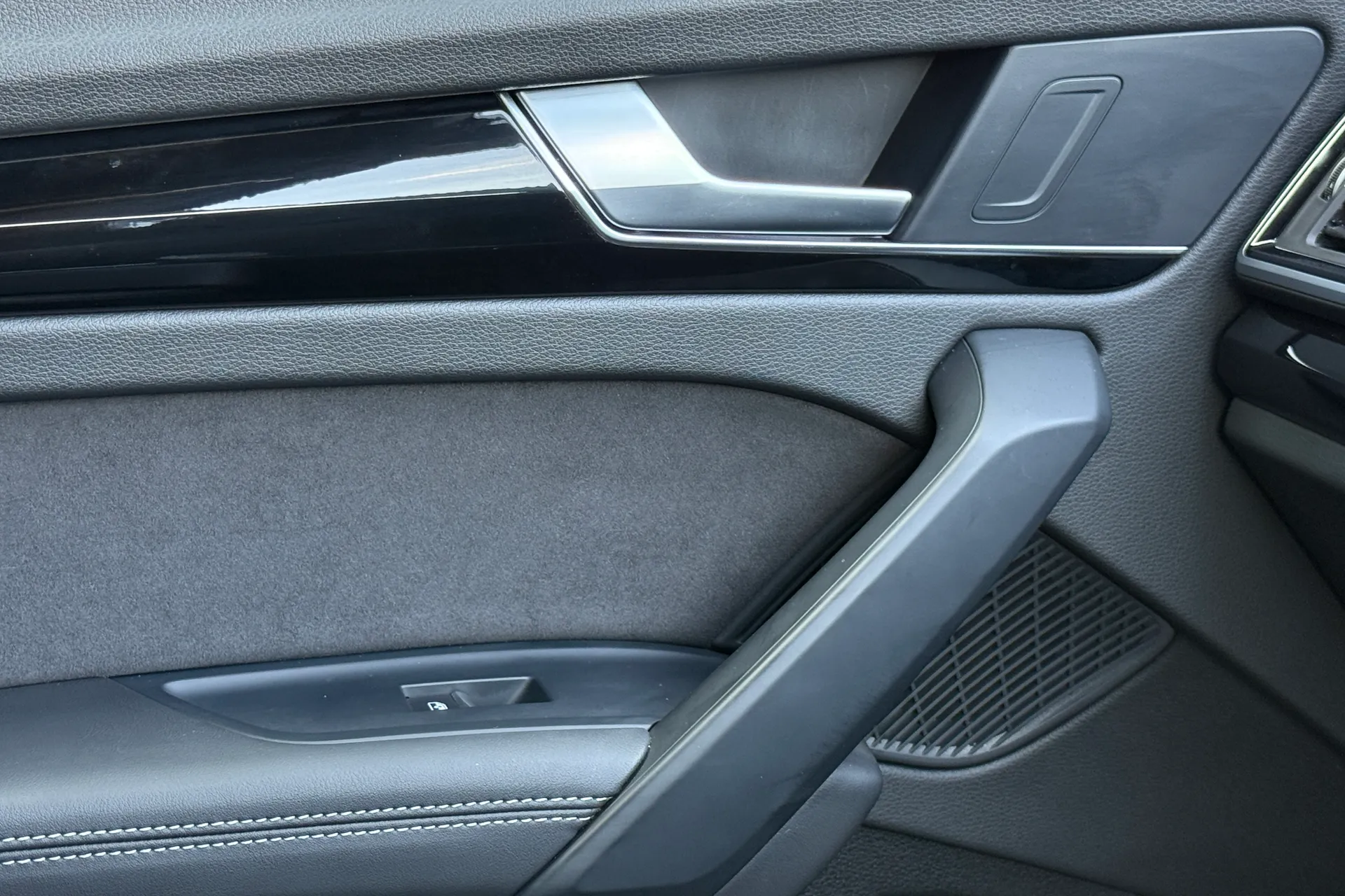 Audi Q5 thumbnail image number 25