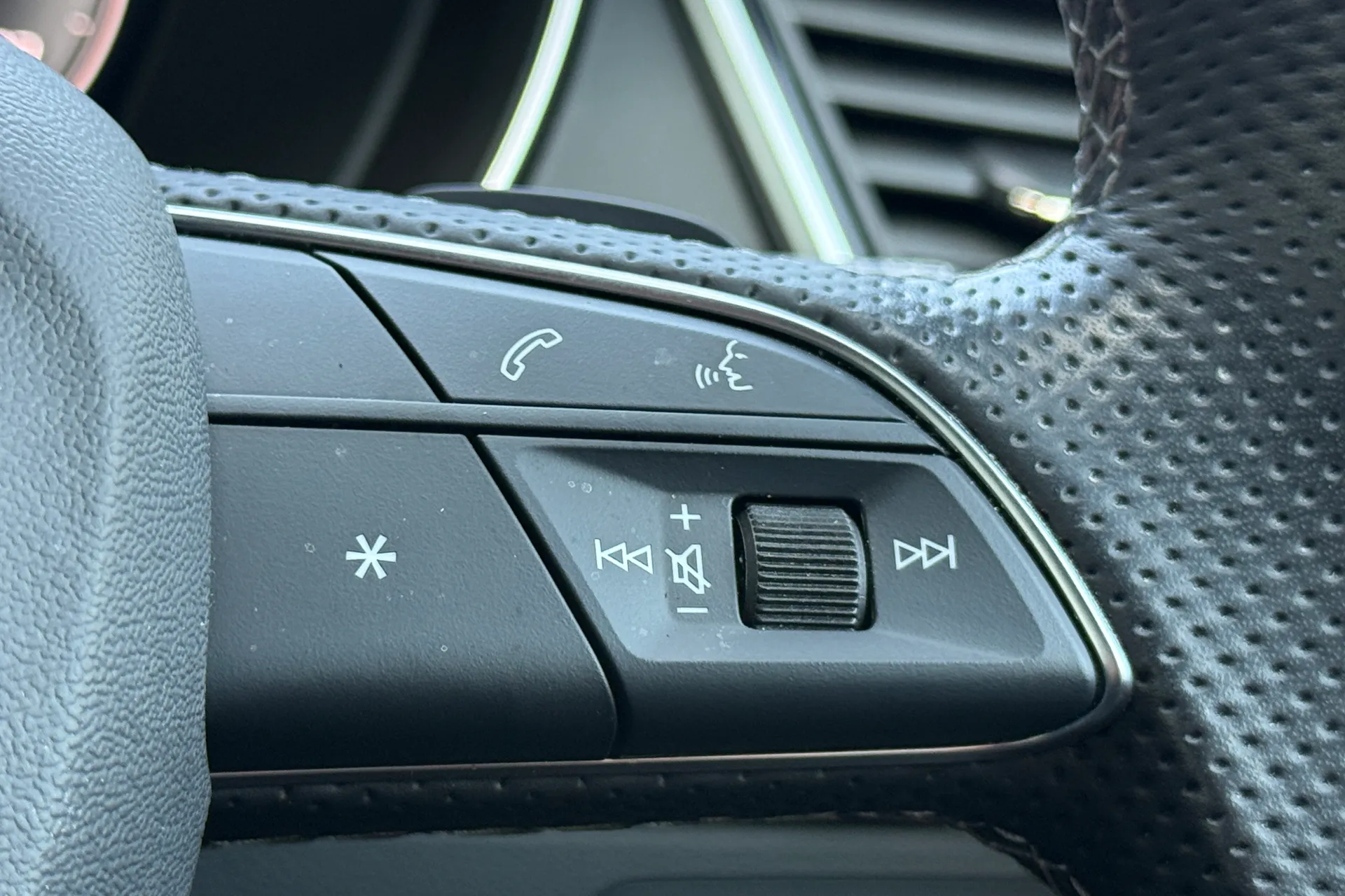 Audi Q5 thumbnail image number 10