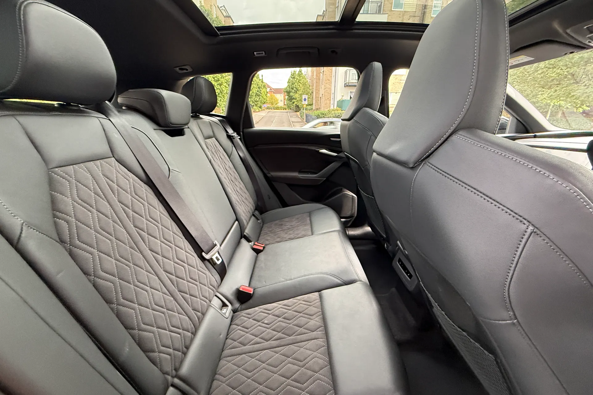 Audi Q6 thumbnail image number 32
