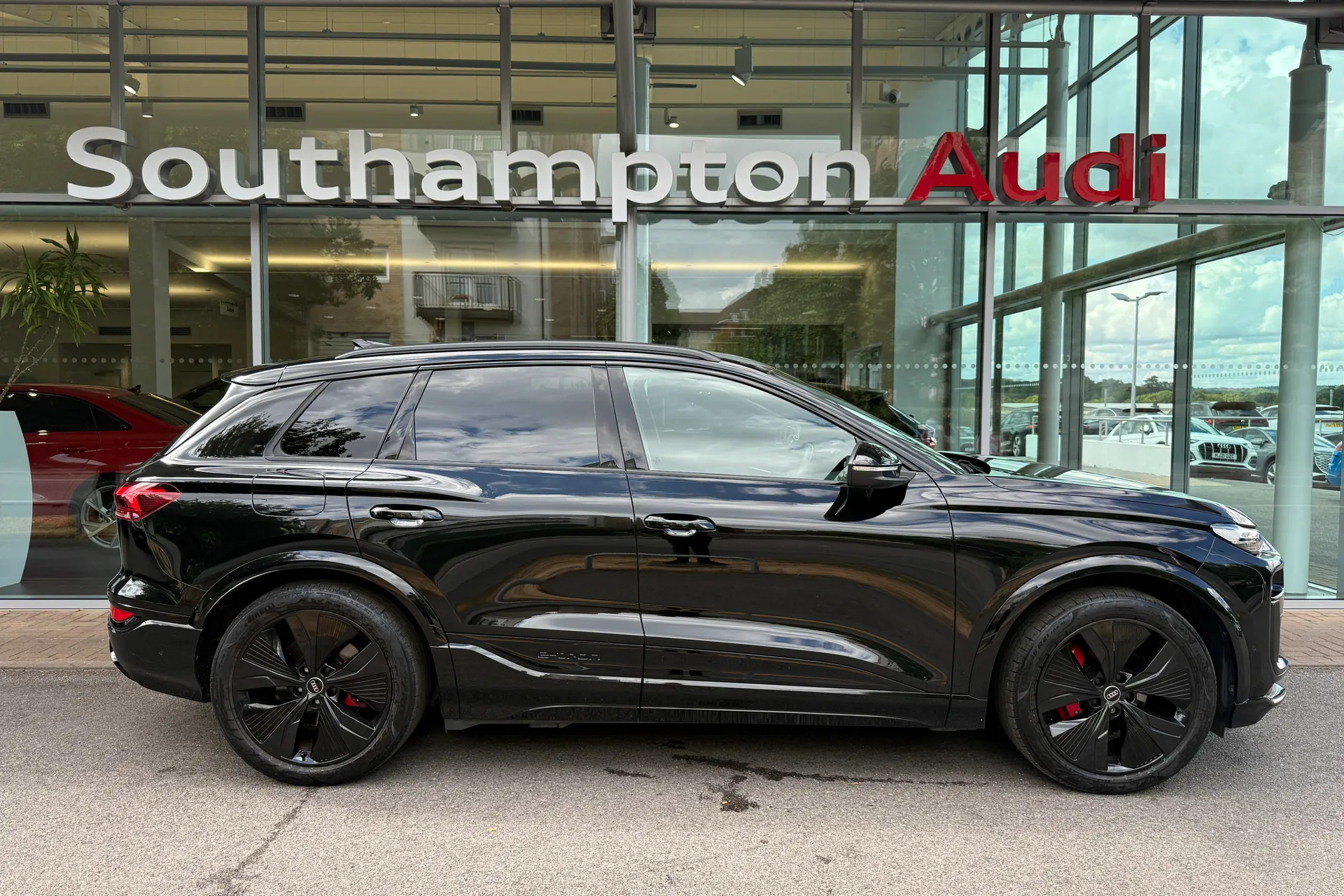 Audi Q6 thumbnail image number 4