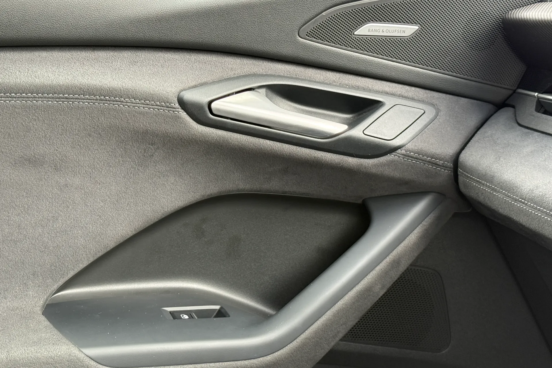 Audi Q6 thumbnail image number 18