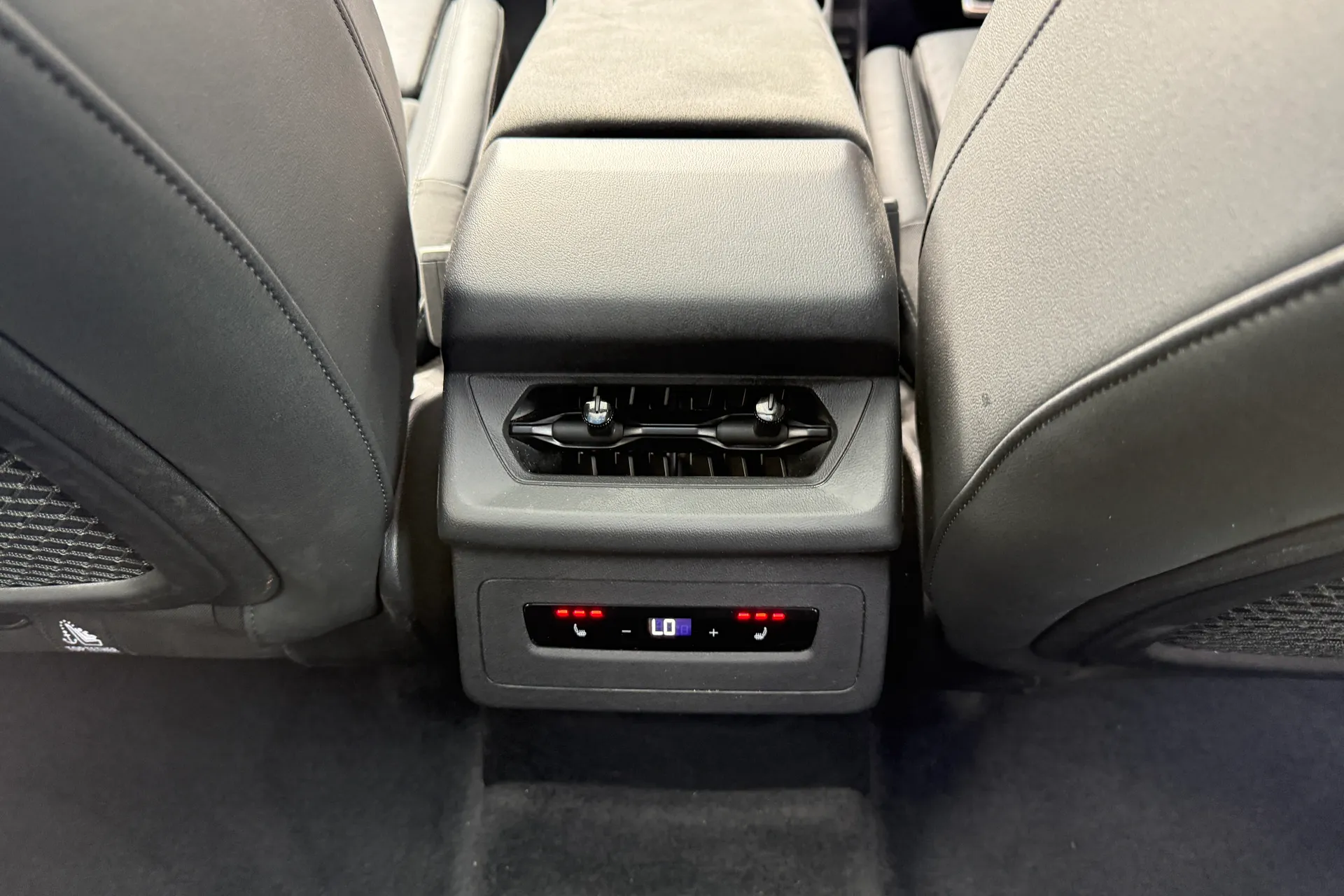 Audi Q6 thumbnail image number 34