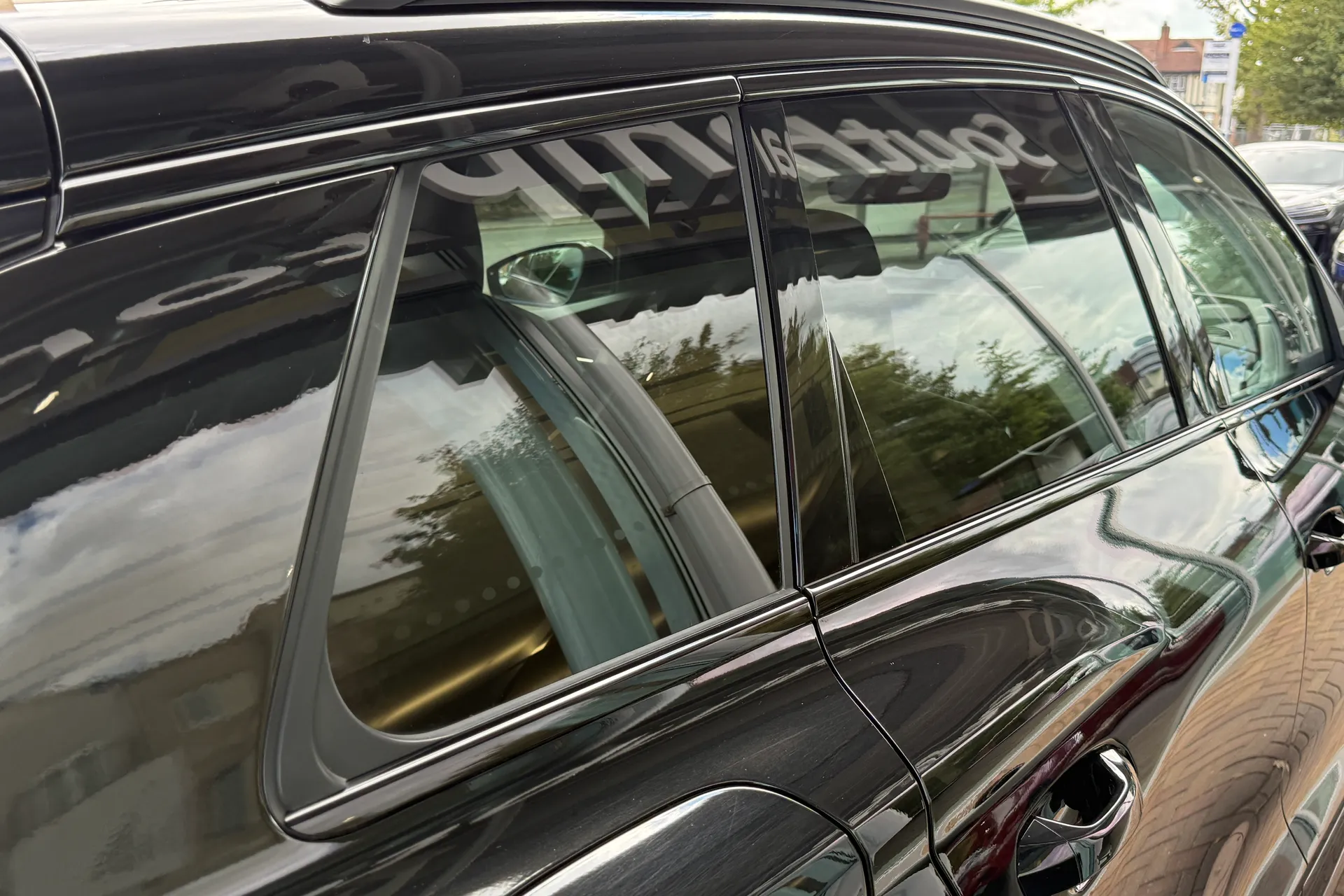 Audi Q6 thumbnail image number 30