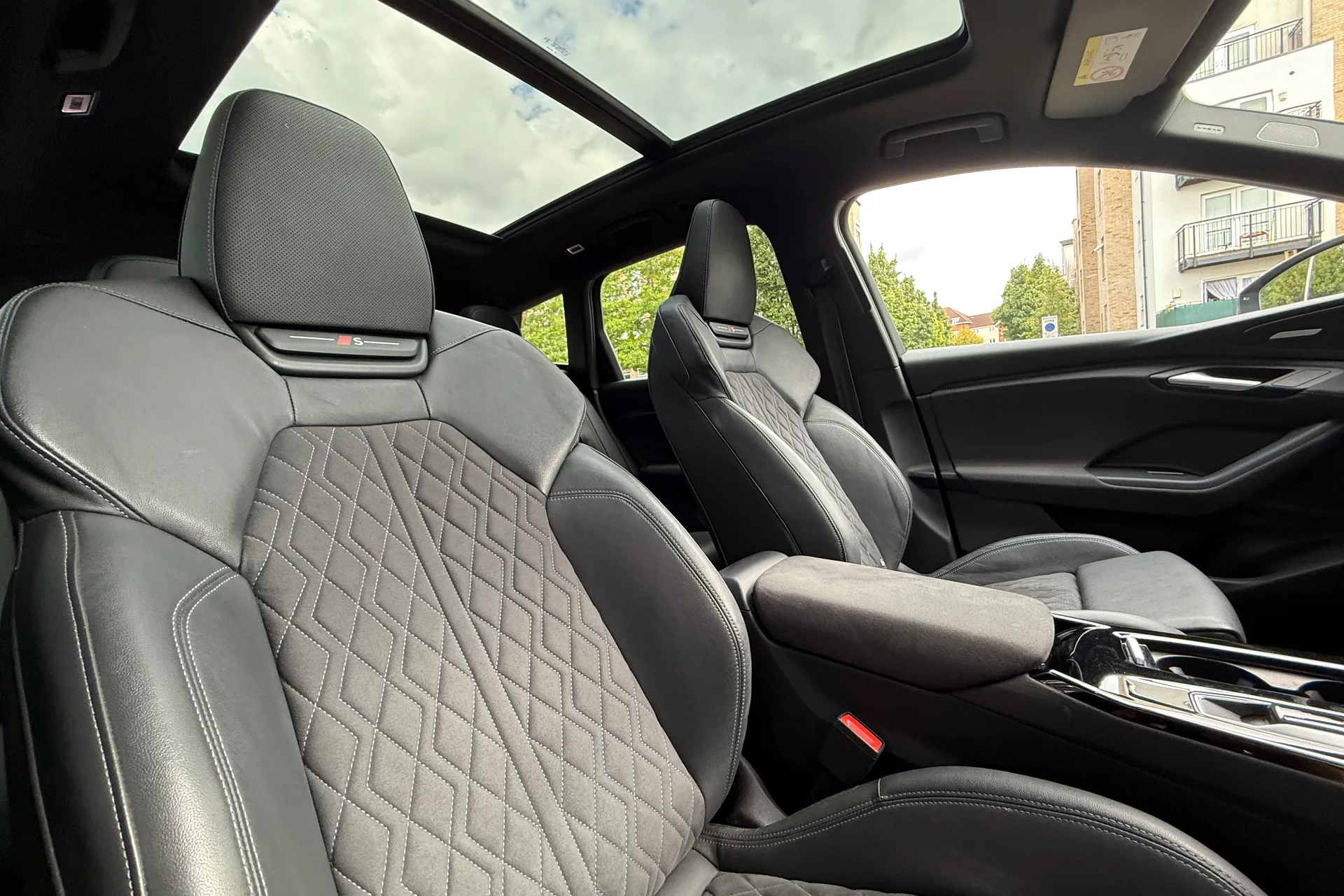 Audi Q6 thumbnail image number 26