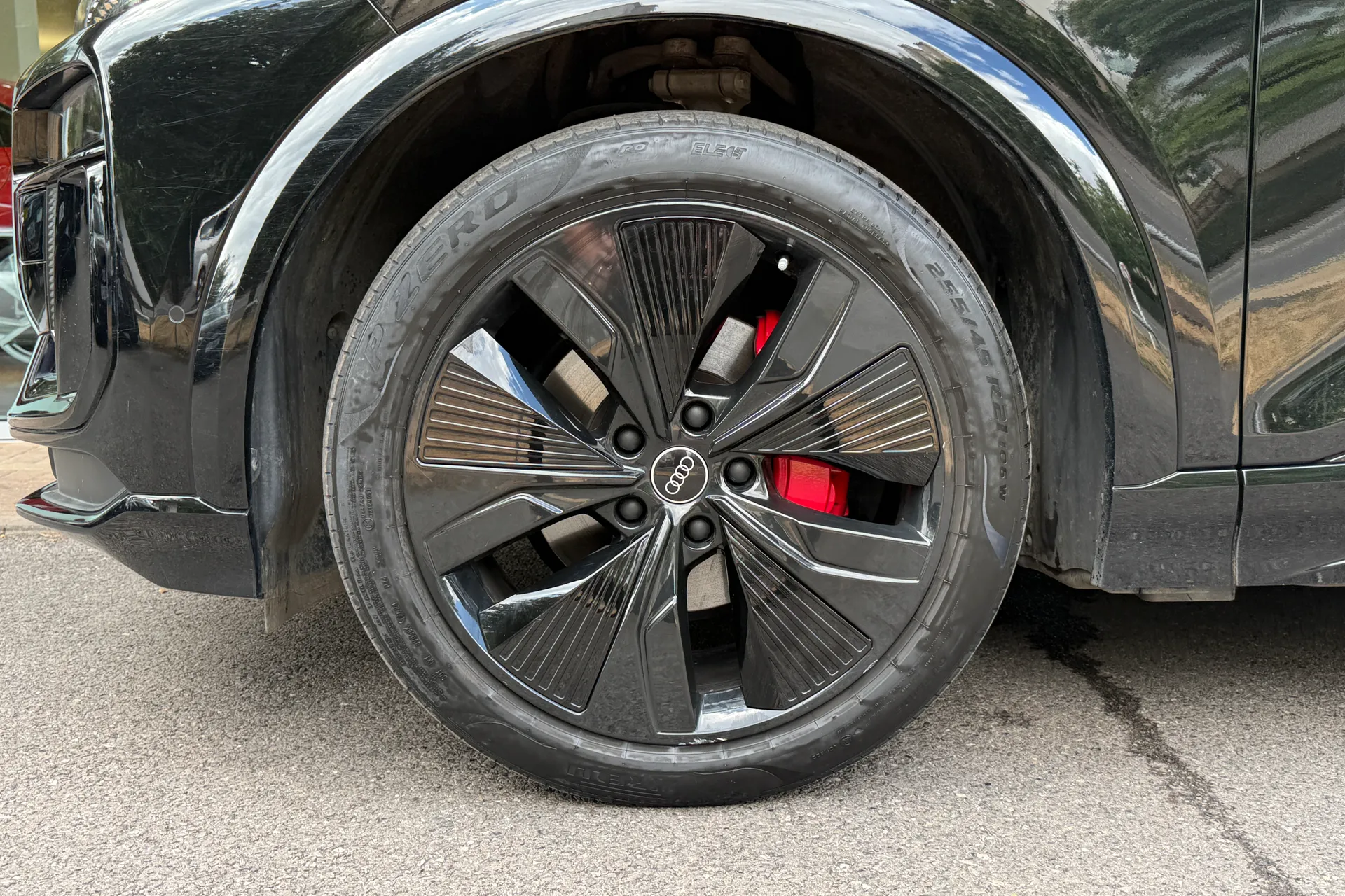 Audi Q6 thumbnail image number 5