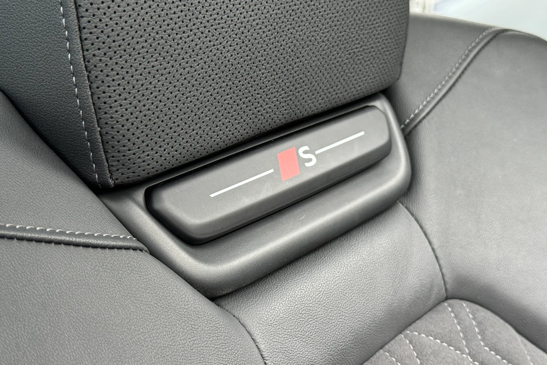 Audi Q6 thumbnail image number 22