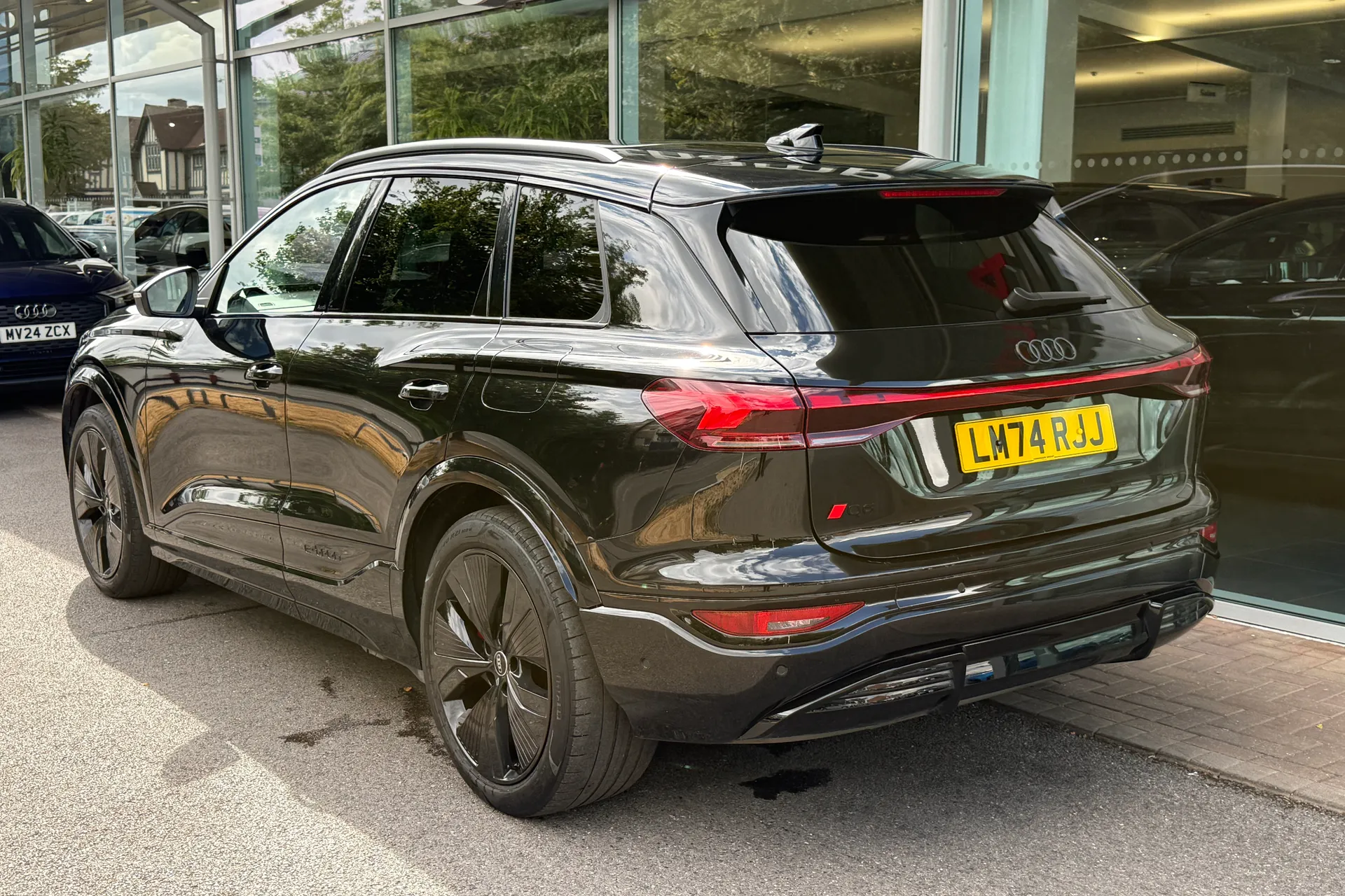 Audi Q6 thumbnail image number 3