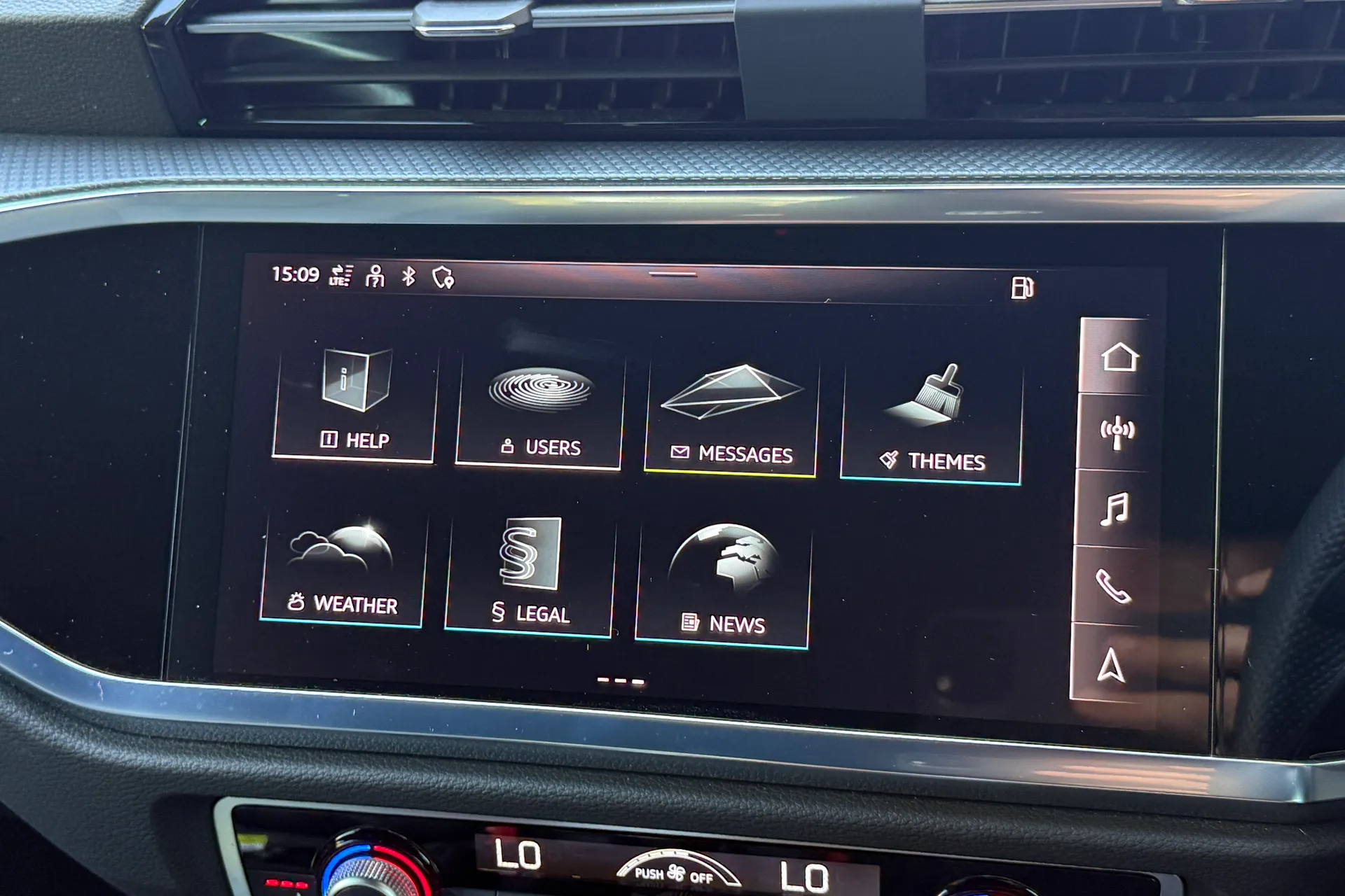 Audi Q3 thumbnail image number 24