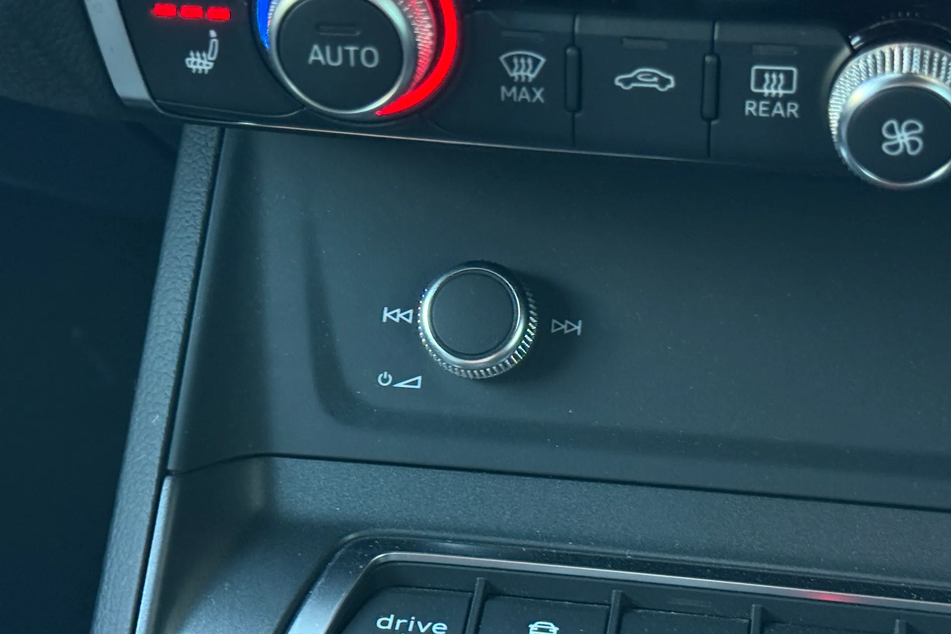 Audi Q3 thumbnail image number 19