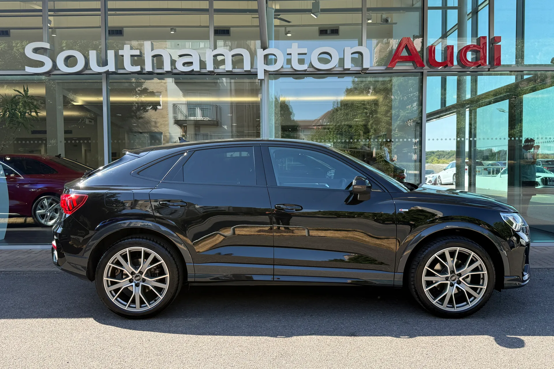 Audi Q3 thumbnail image number 4