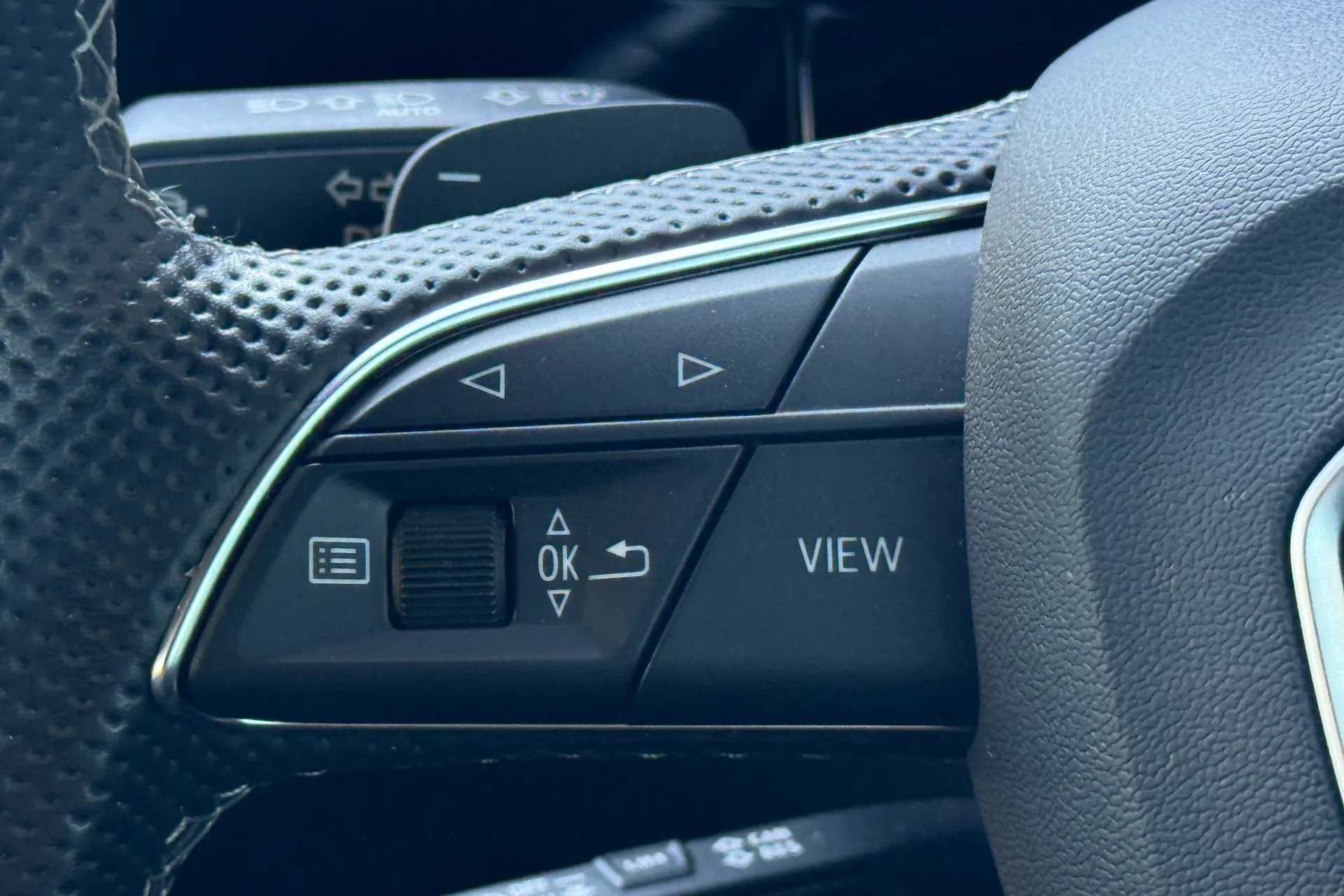 Audi Q3 thumbnail image number 14