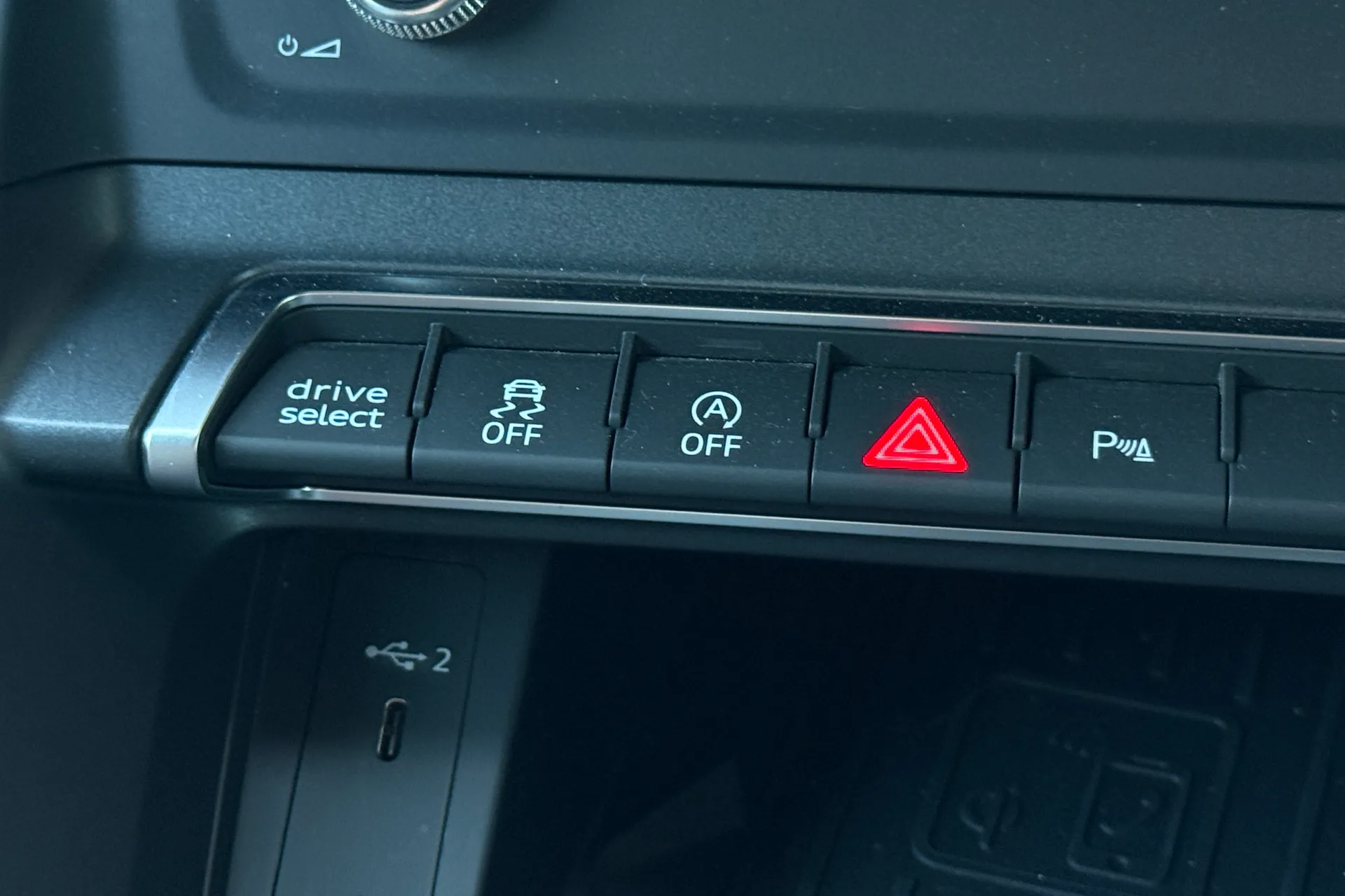 Audi Q3 thumbnail image number 20
