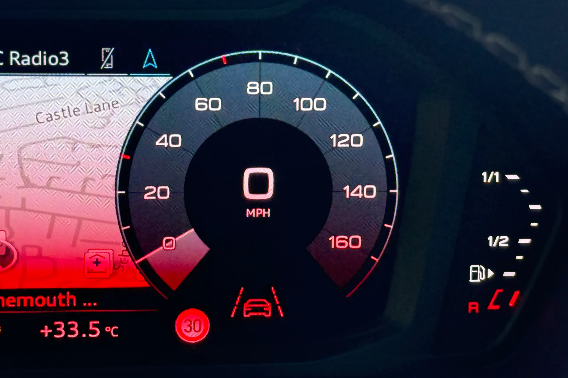 Audi Q3 thumbnail image number 11