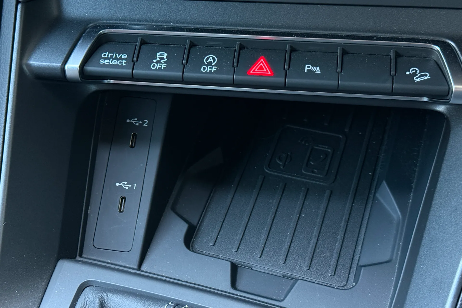 Audi Q3 thumbnail image number 22