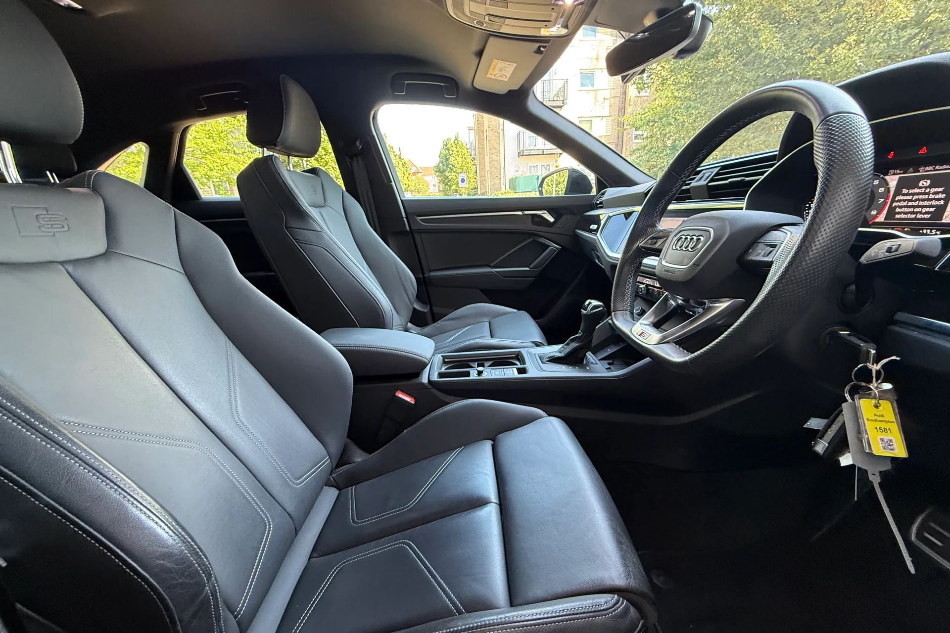 Audi Q3 thumbnail image number 36
