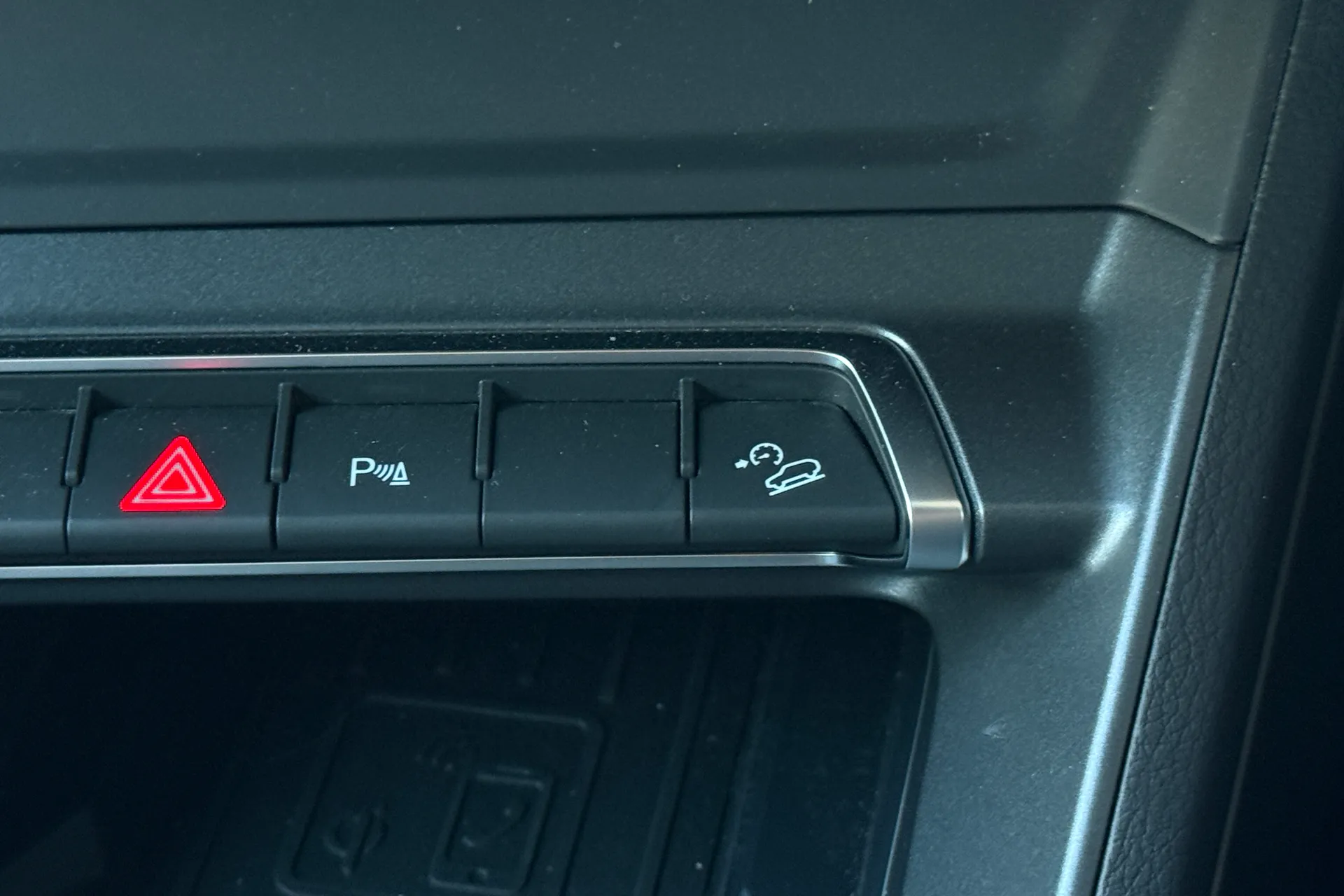 Audi Q3 thumbnail image number 21