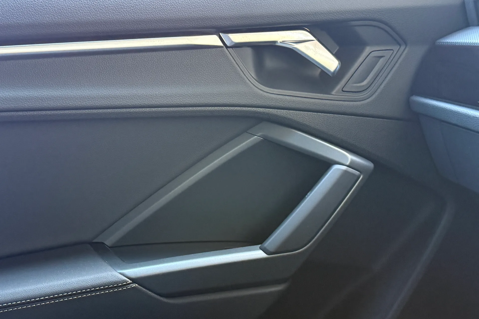 Audi Q3 thumbnail image number 33