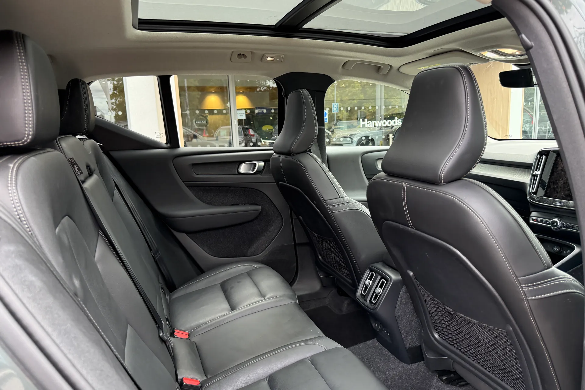 Volvo XC40 thumbnail image number 23