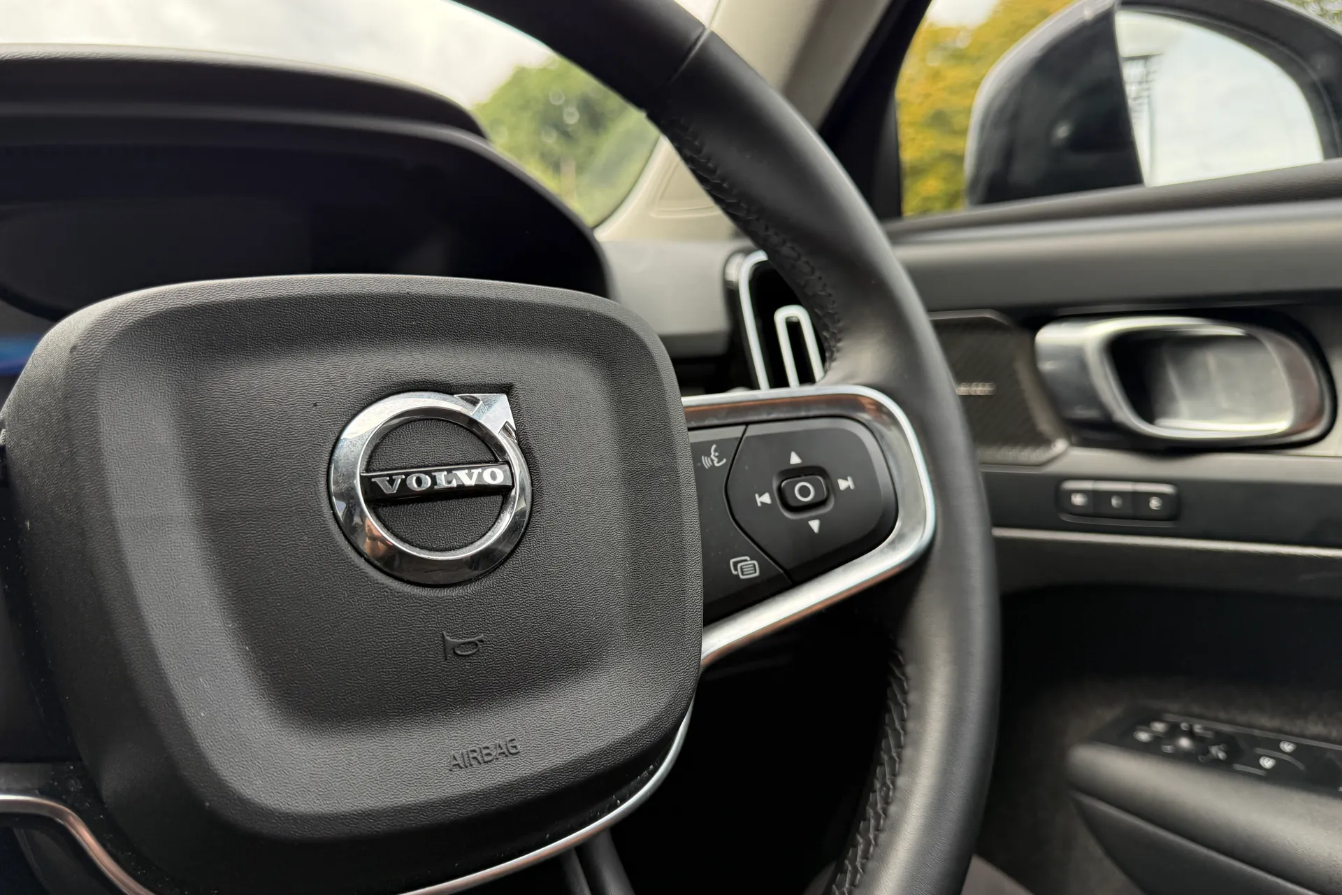 Volvo XC40 thumbnail image number 36