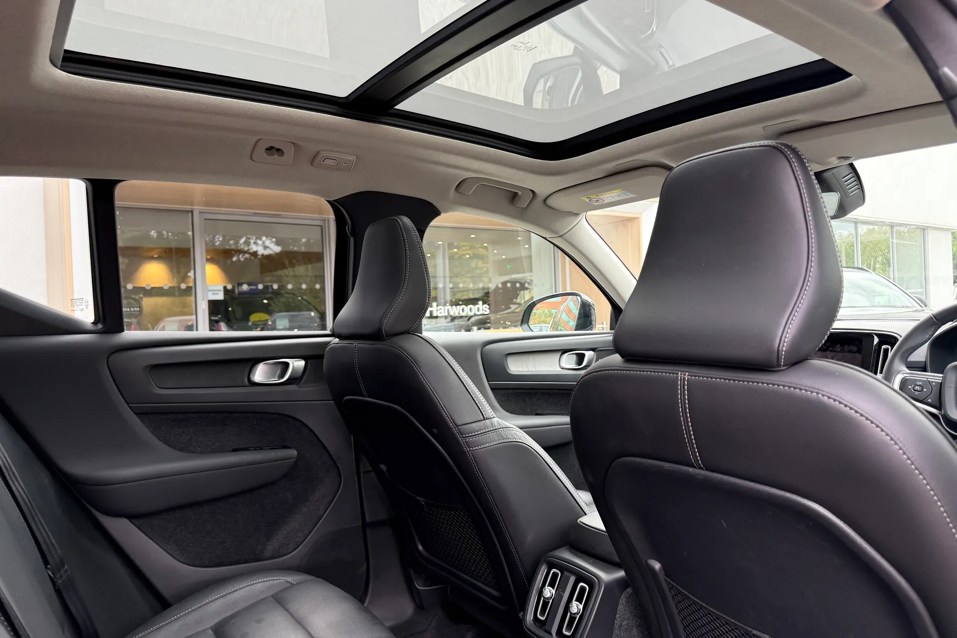 Volvo XC40 thumbnail image number 24