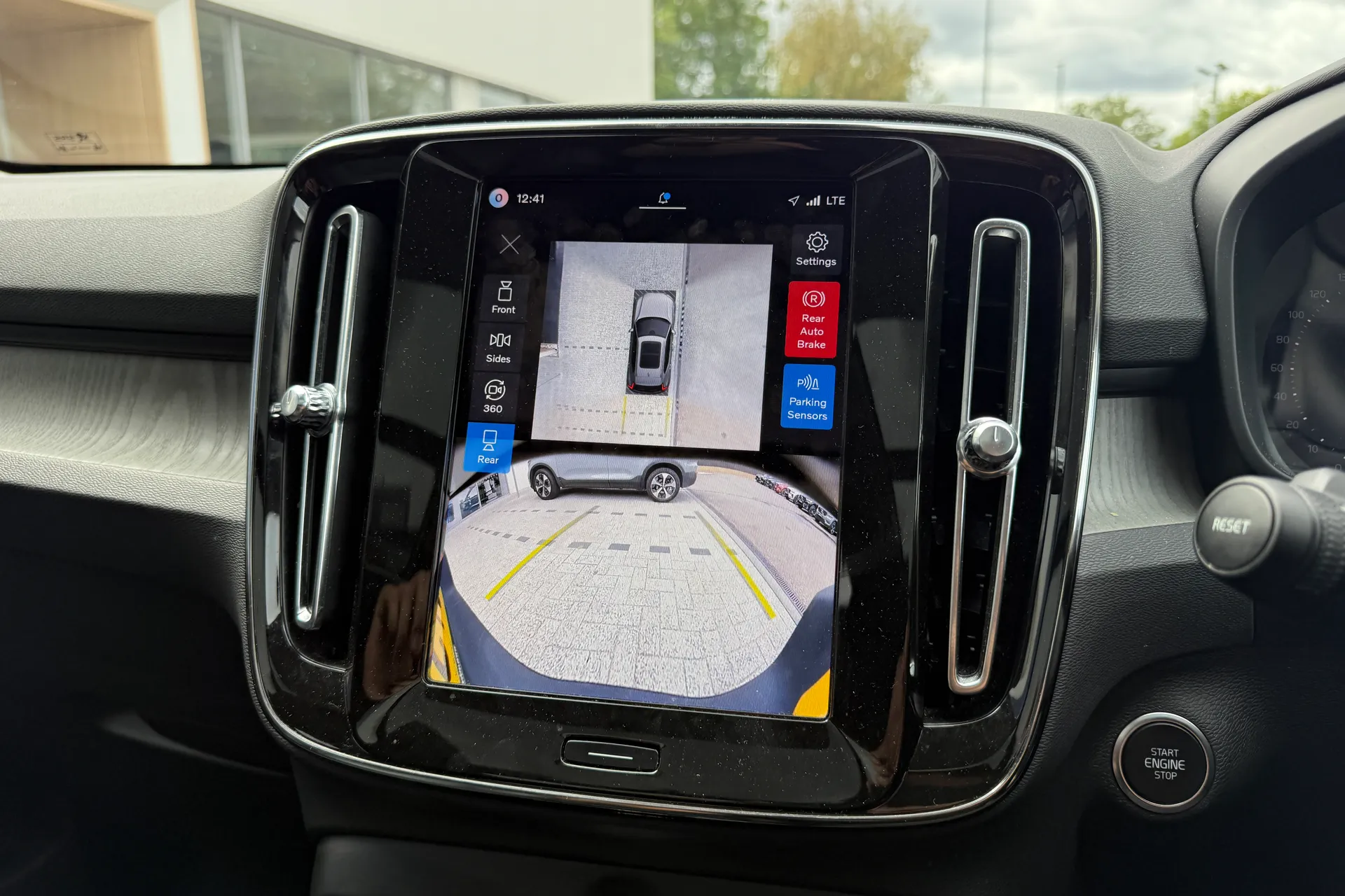 Volvo XC40 thumbnail image number 37