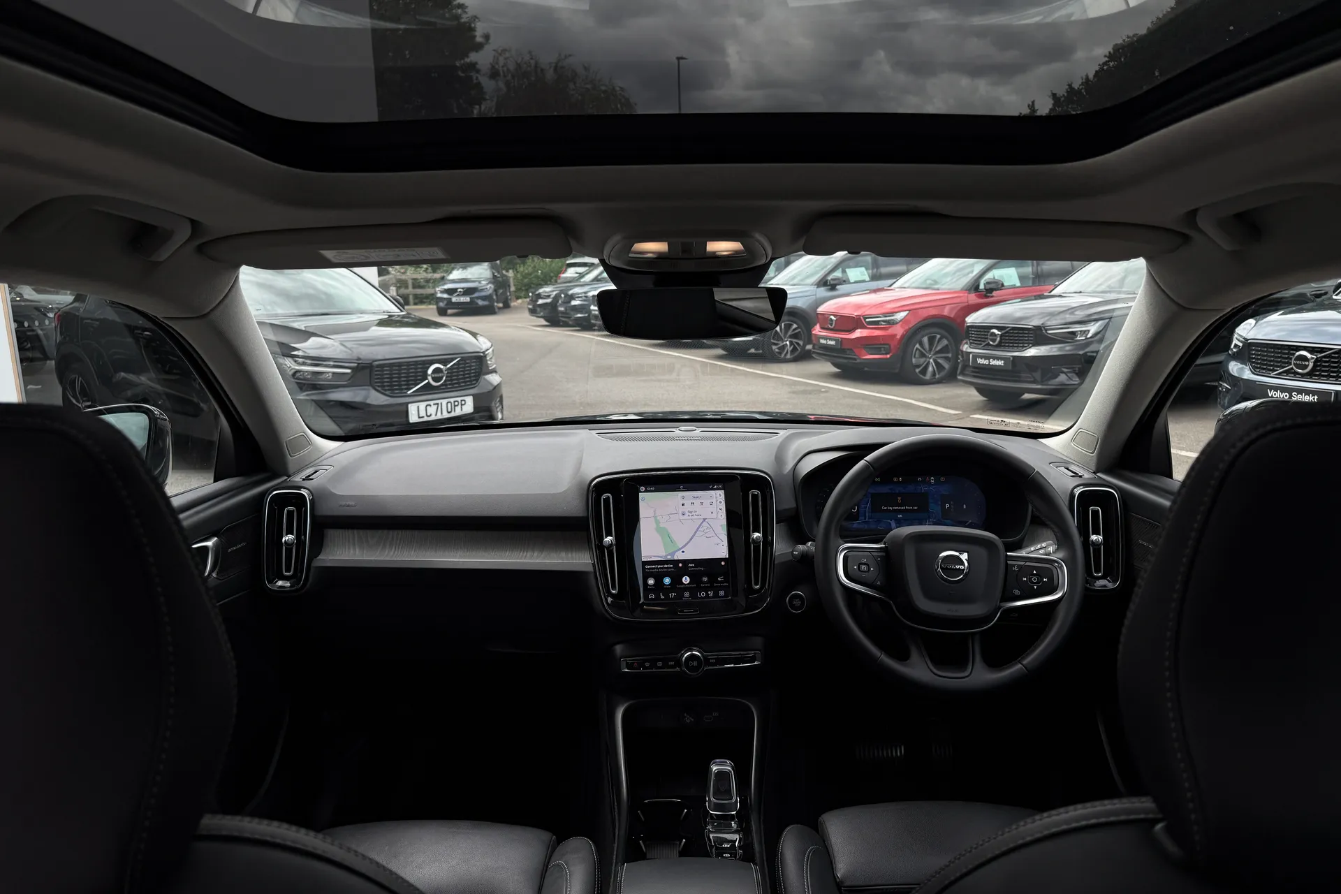 Volvo XC40 thumbnail image number 3