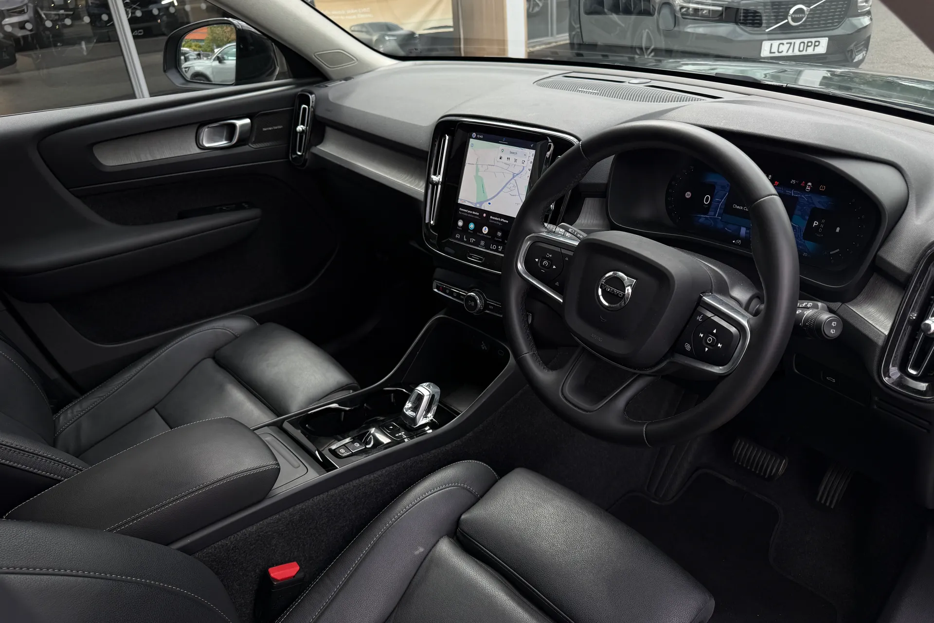 Volvo XC40 thumbnail image number 6