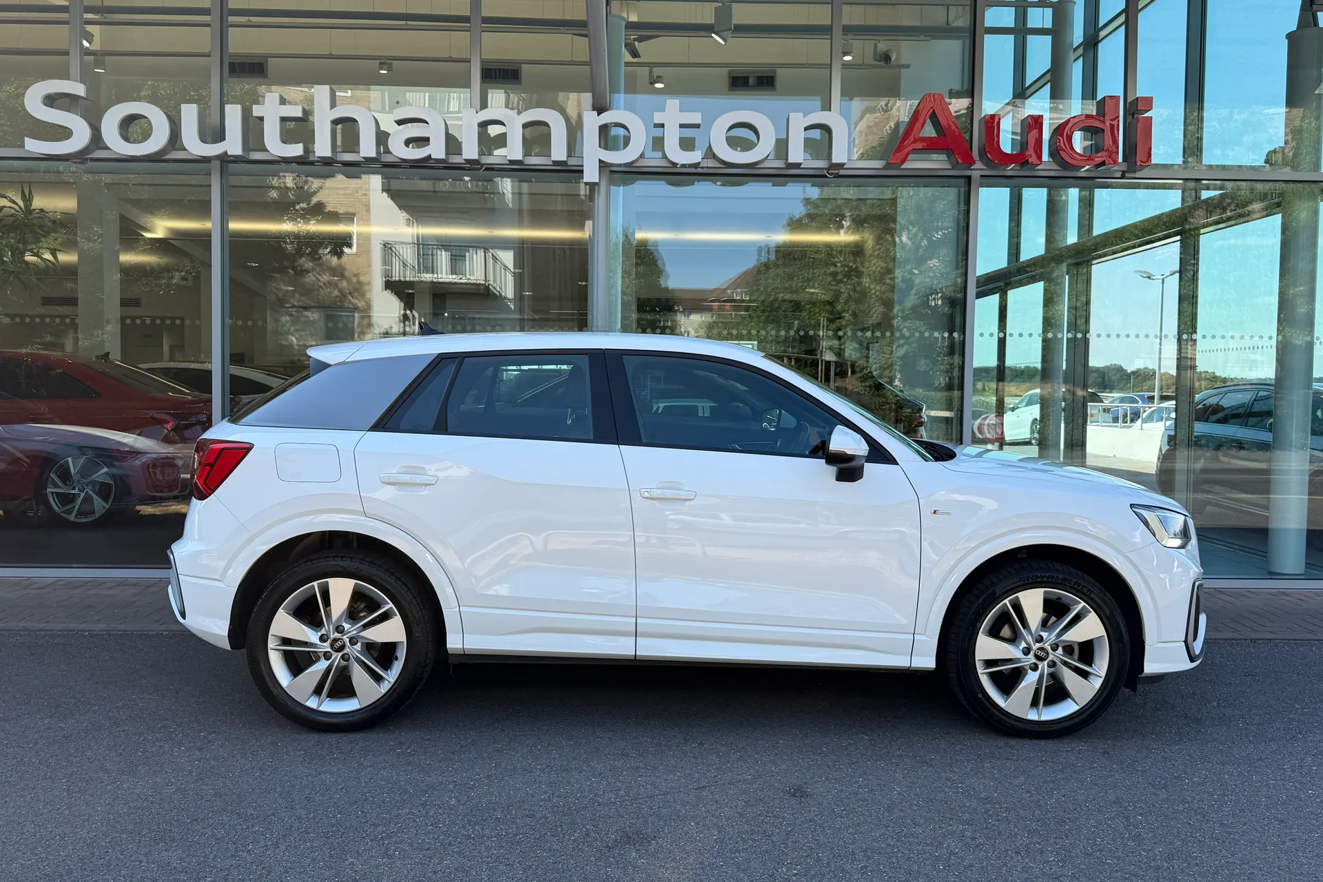 Audi Q2 thumbnail image number 4