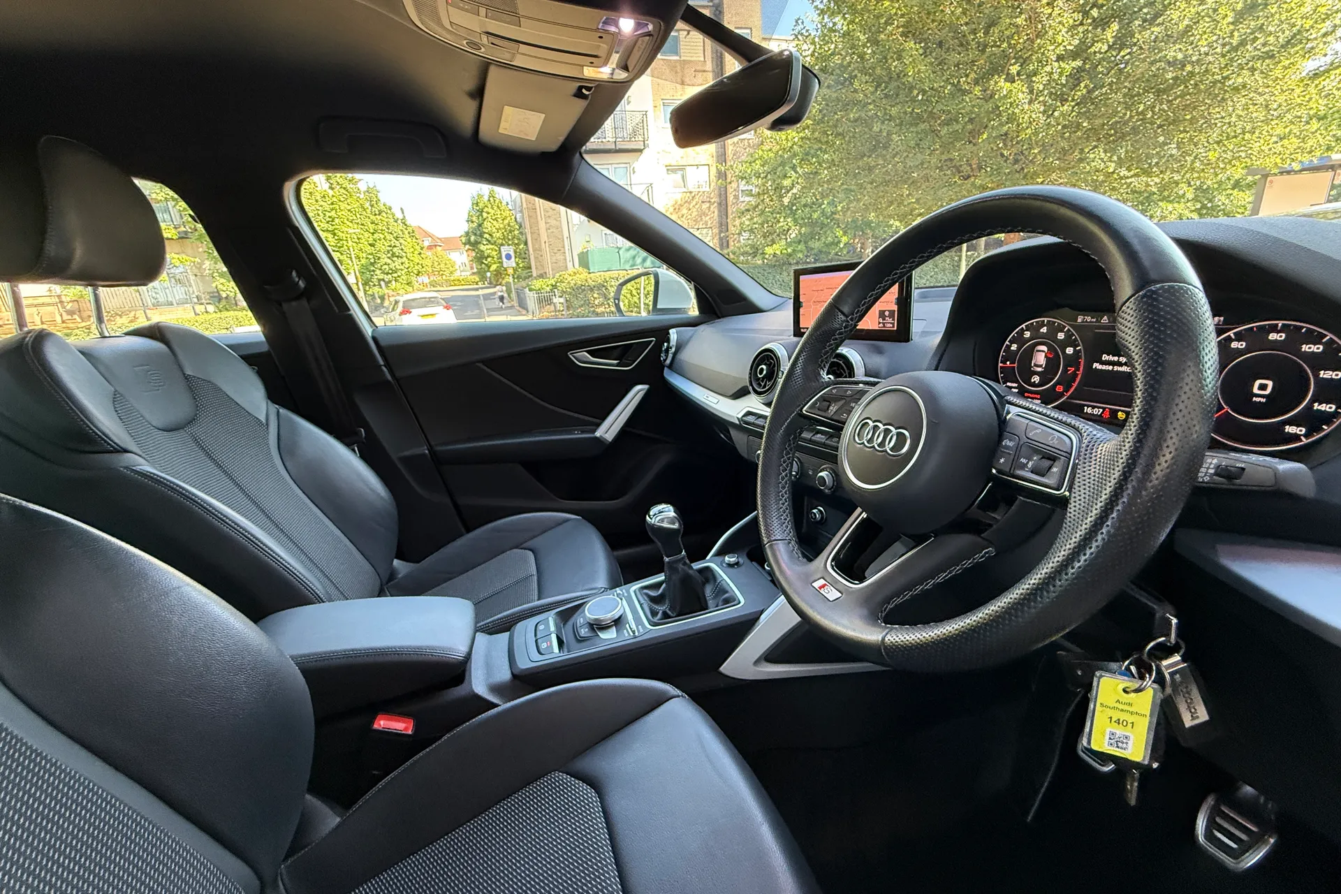Audi Q2 thumbnail image number 6