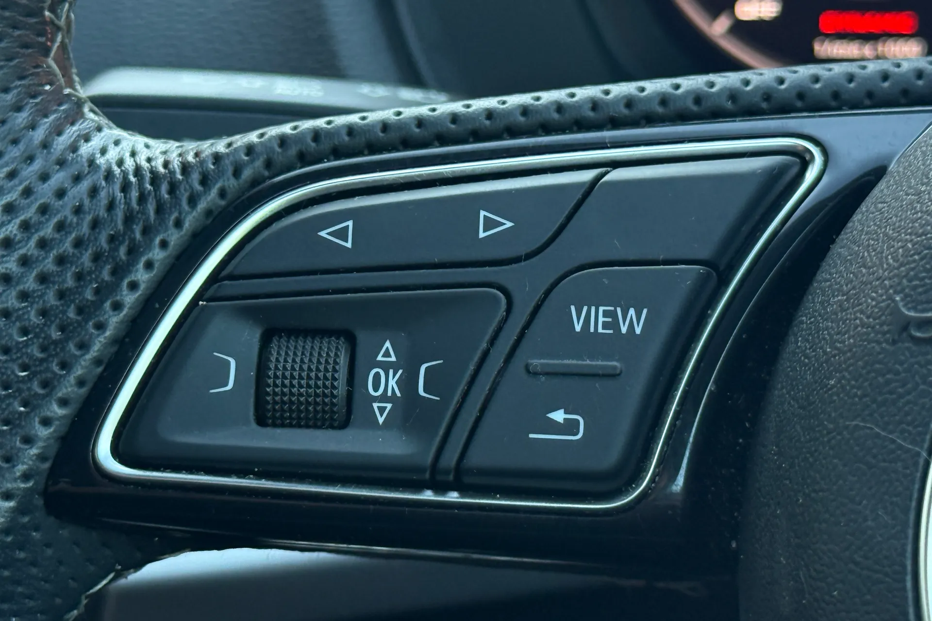 Audi Q2 thumbnail image number 11