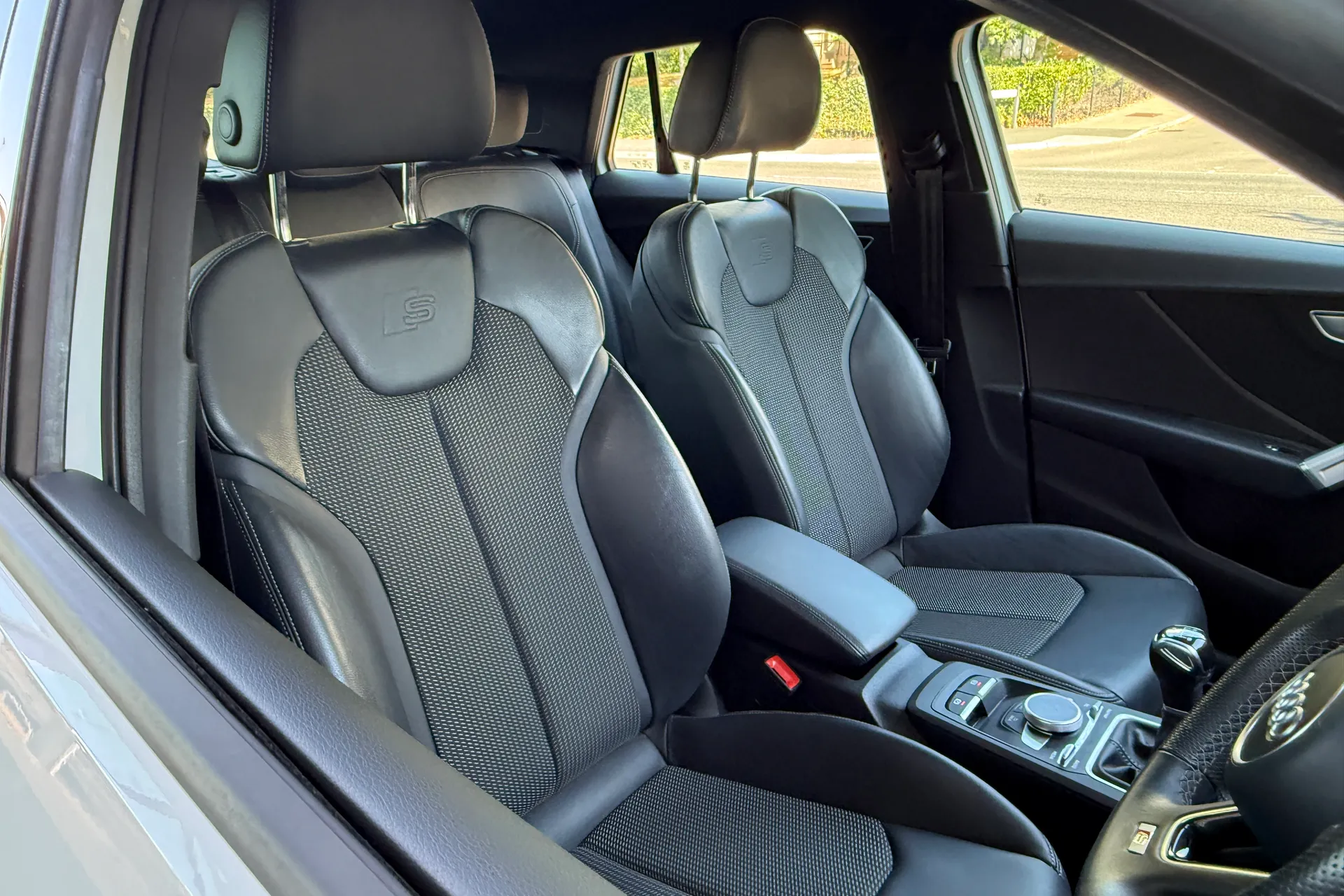 Audi Q2 thumbnail image number 32