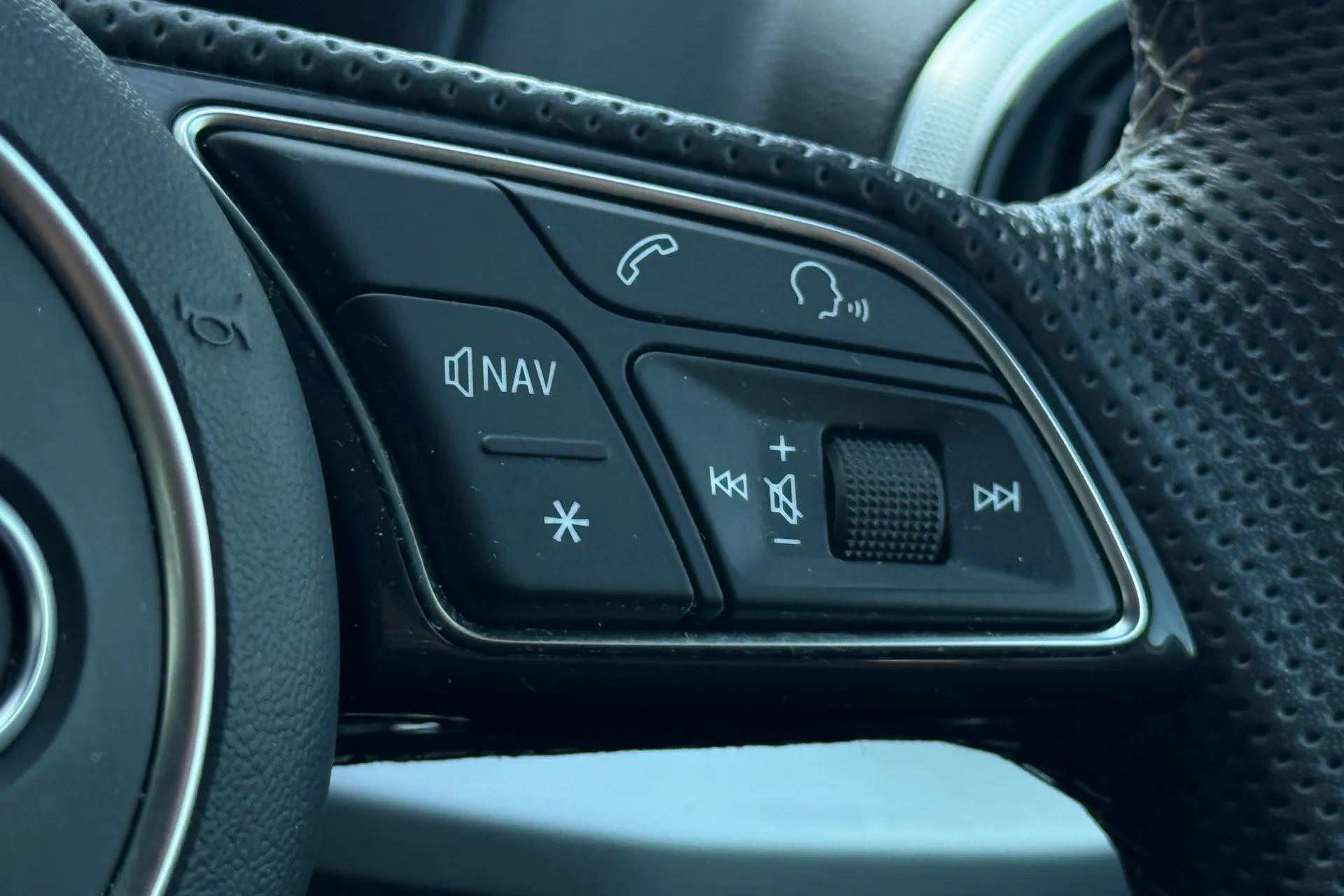 Audi Q2 thumbnail image number 10