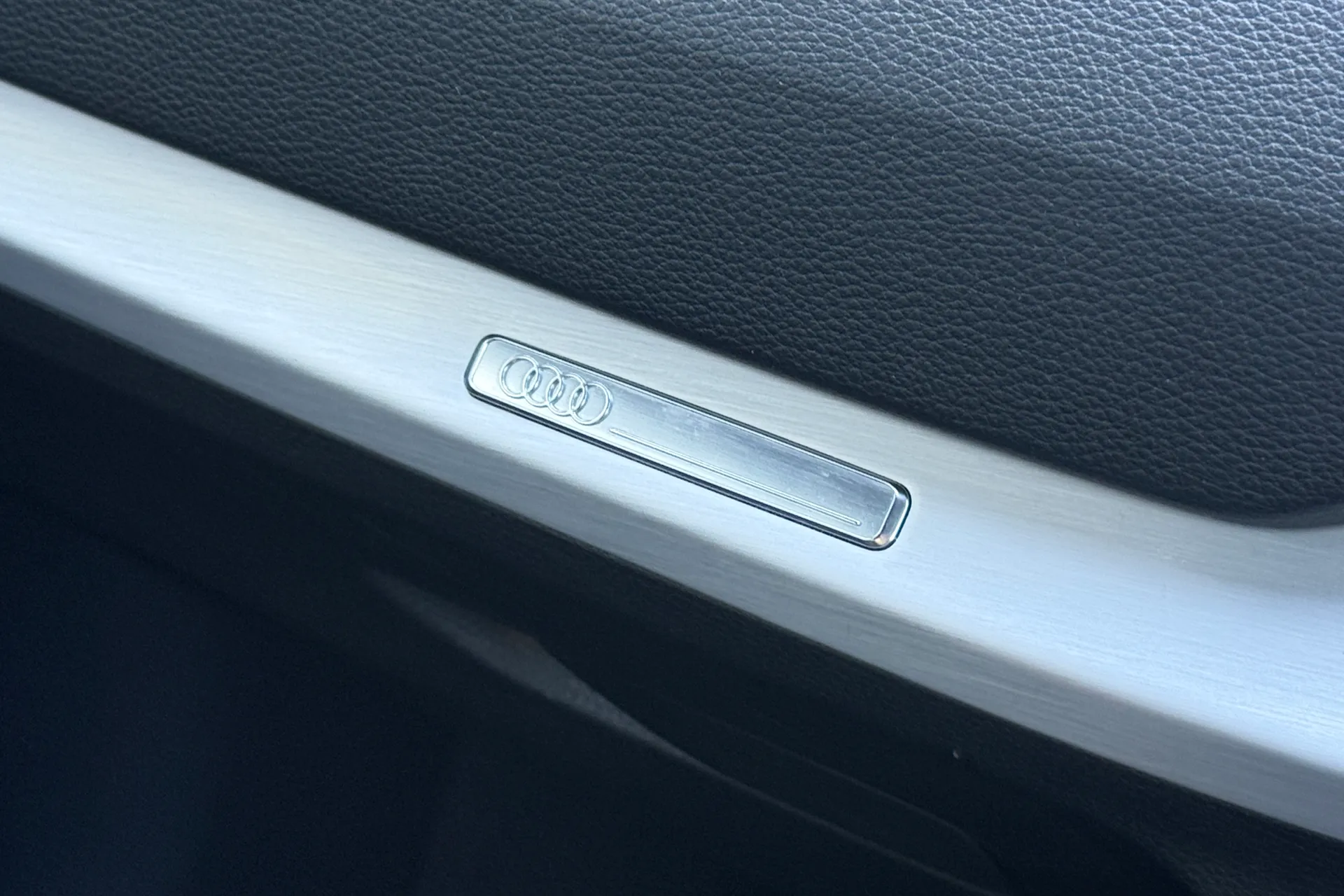 Audi Q2 thumbnail image number 18