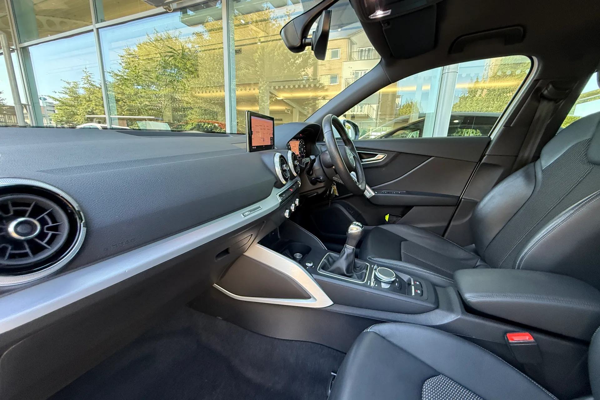 Audi Q2 thumbnail image number 2