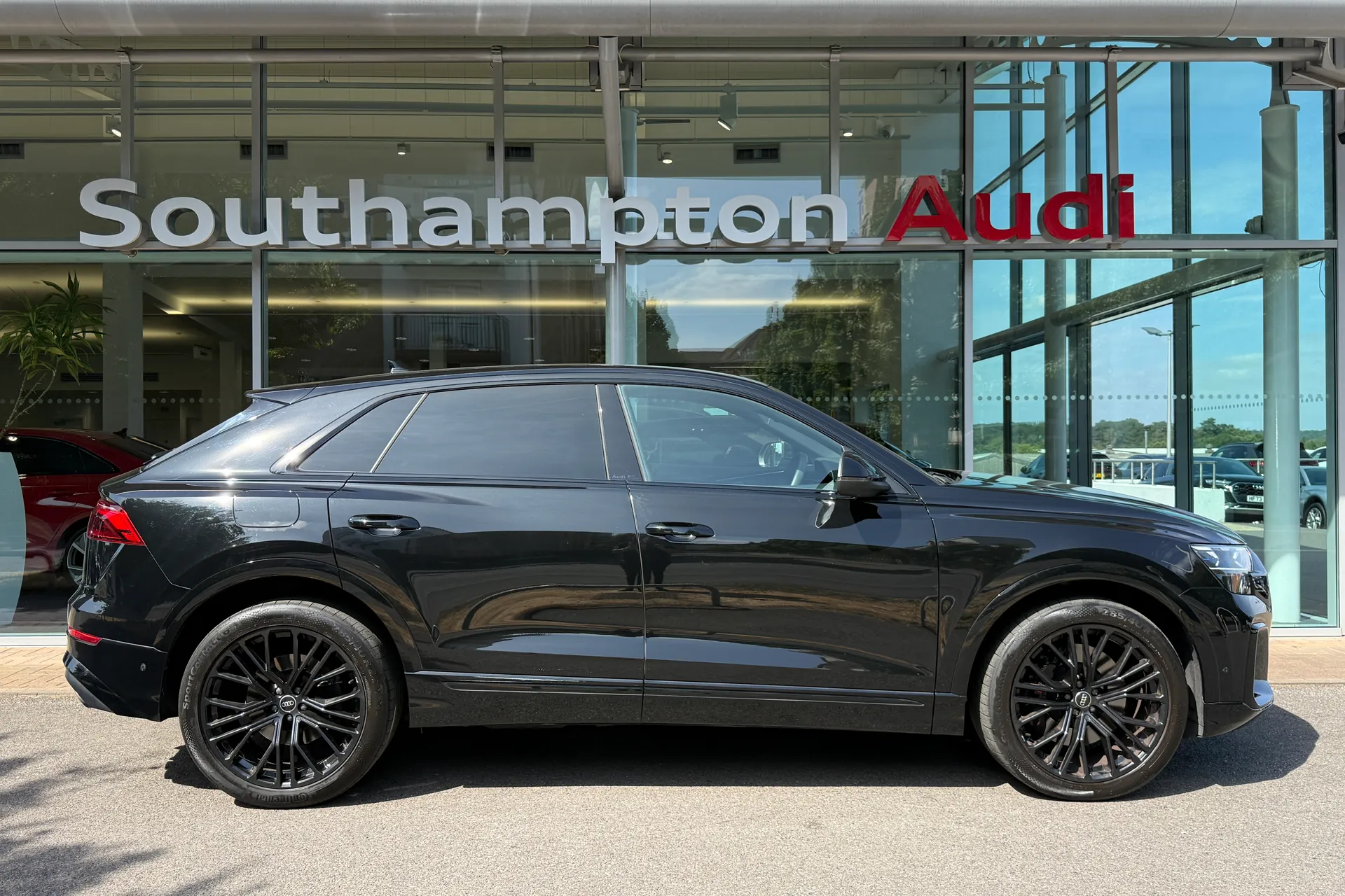 Audi Q8 thumbnail image number 4