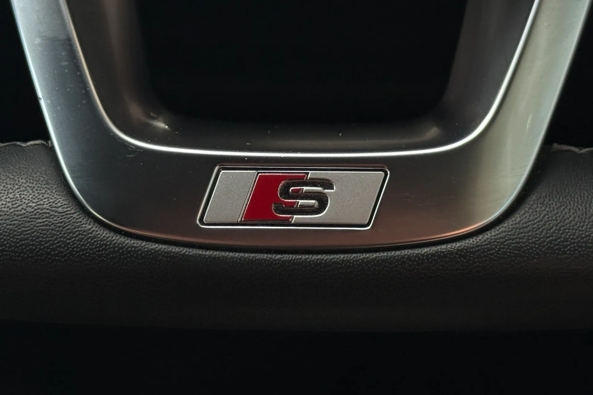 Audi Q8 thumbnail image number 15
