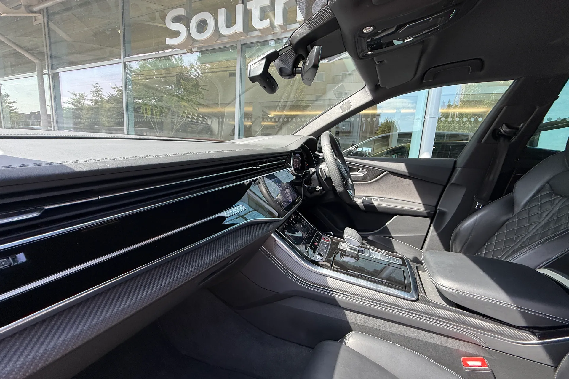 Audi Q8 thumbnail image number 2
